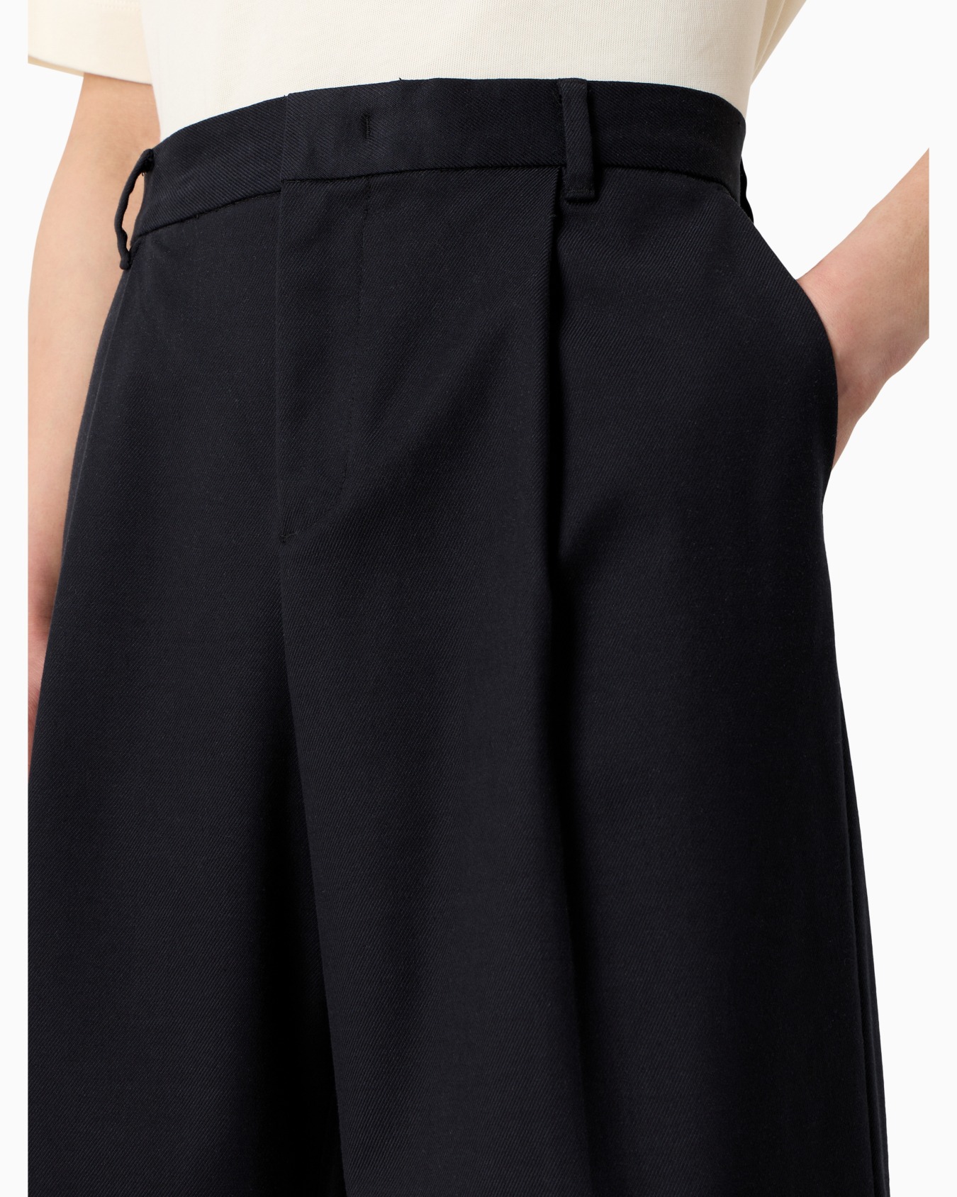 Cotton twill wide trousers with pleat Slide 4
