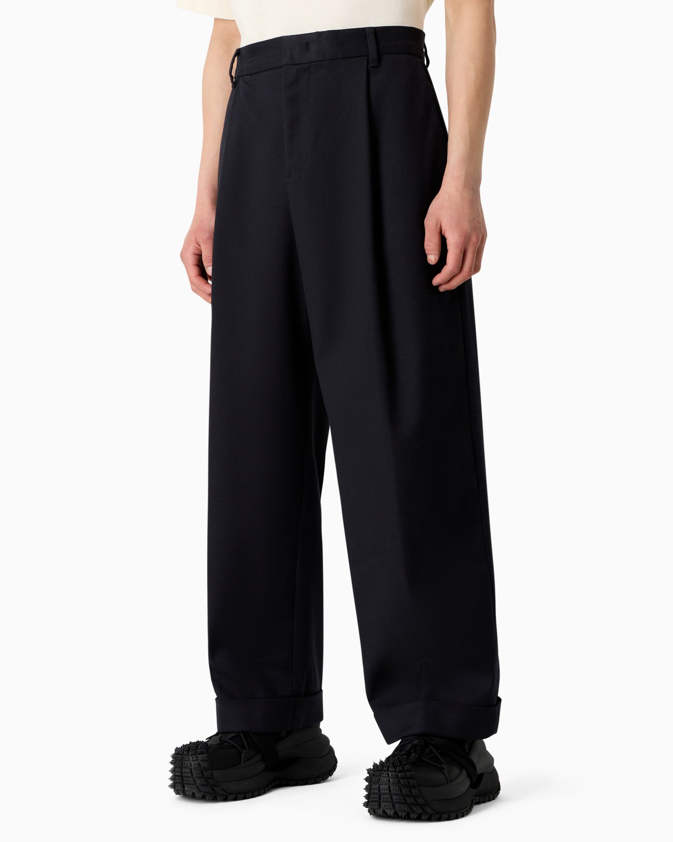 Cotton twill wide trousers with pleat Slide 1