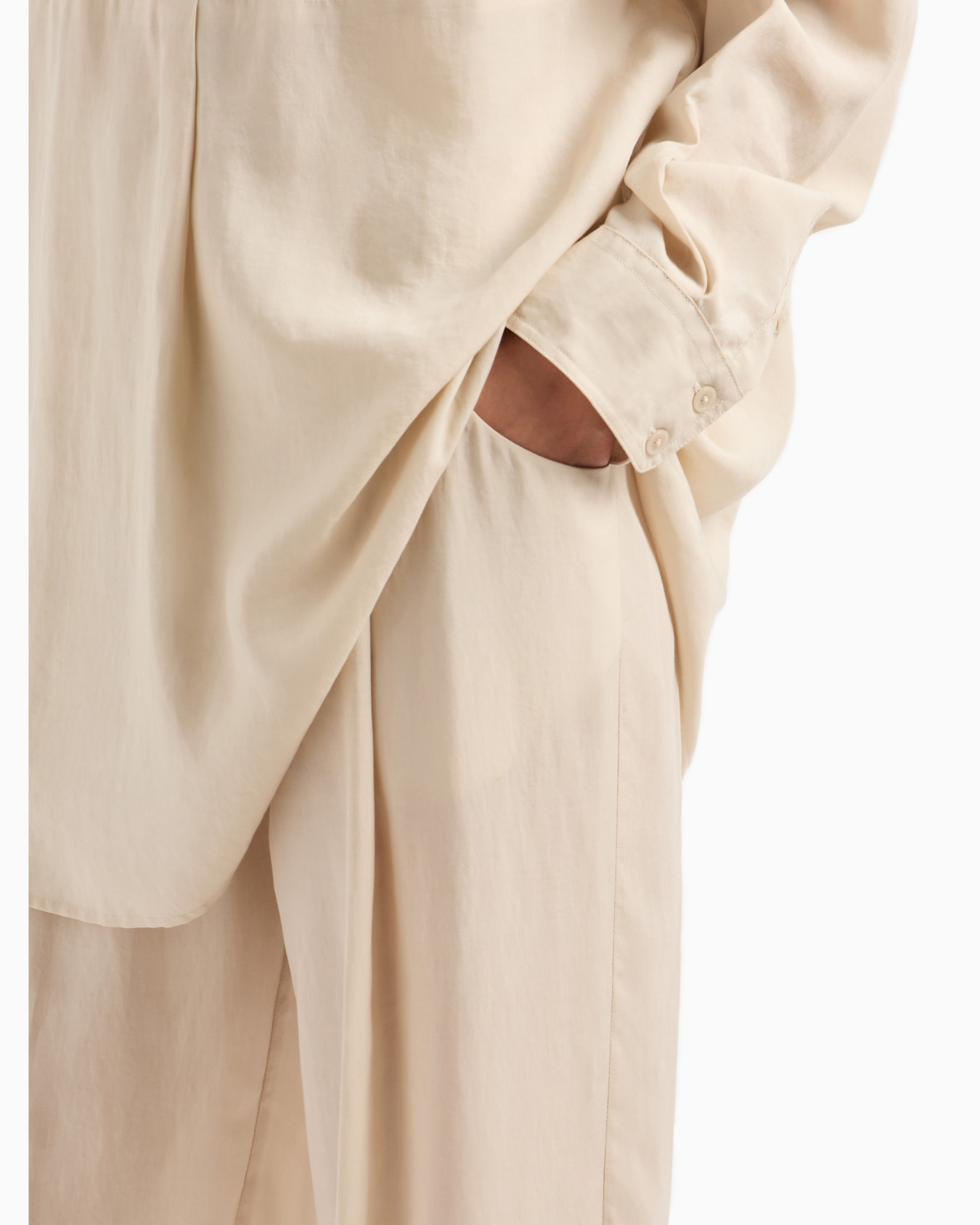Palazzo trousers in a fluid fabric Slide 4