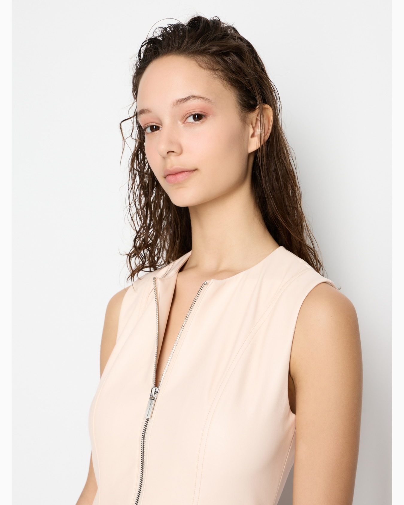 Flared dress in faux leather Diapositiva 4