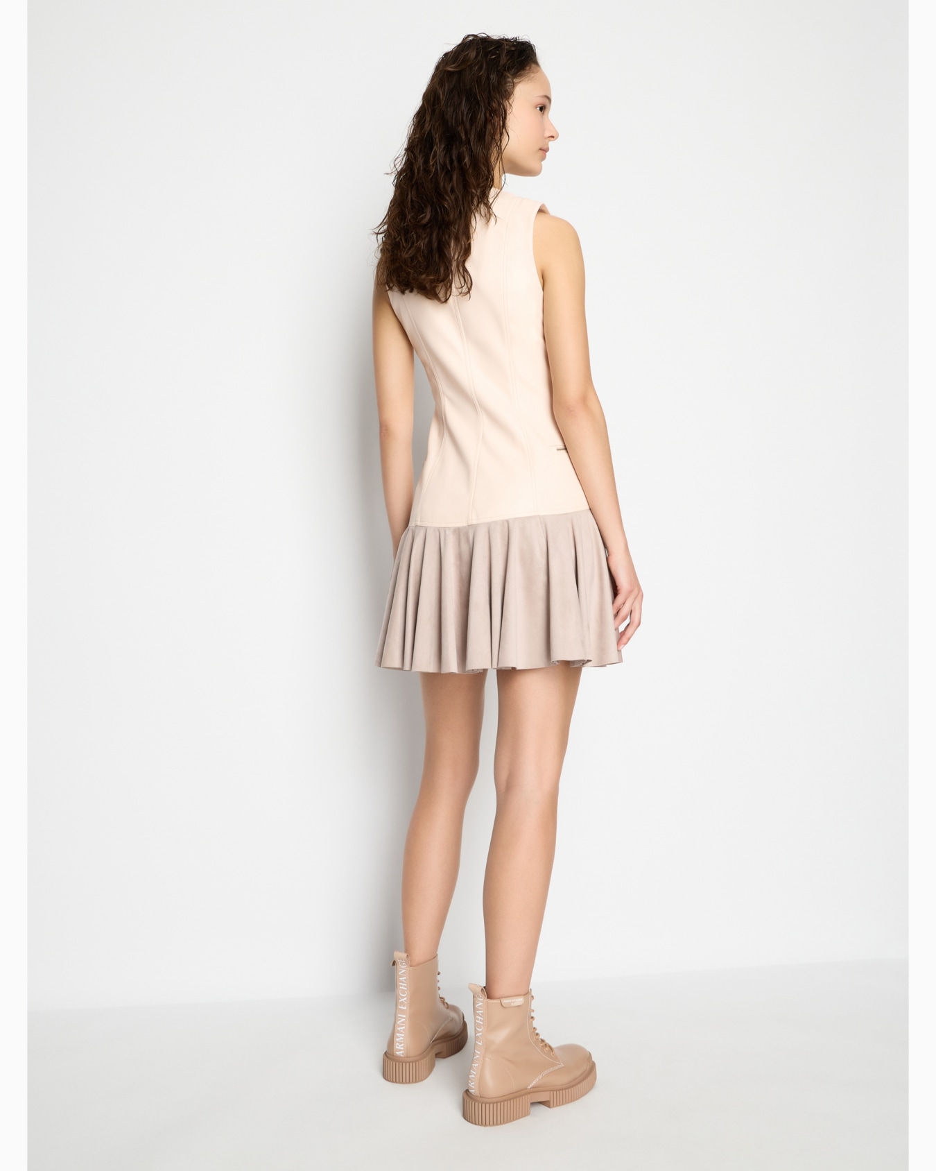 Flared dress in faux leather Diapositiva 2