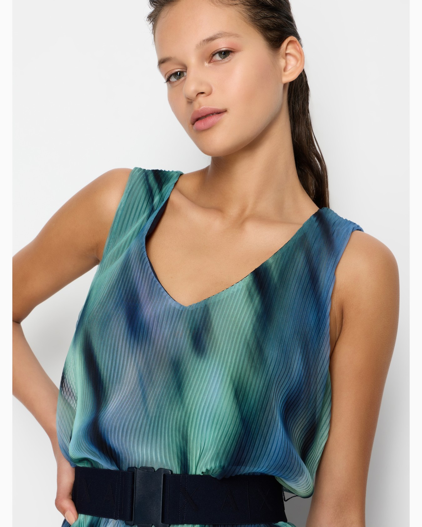 Midi dress in pleated fabric Diapositiva 4