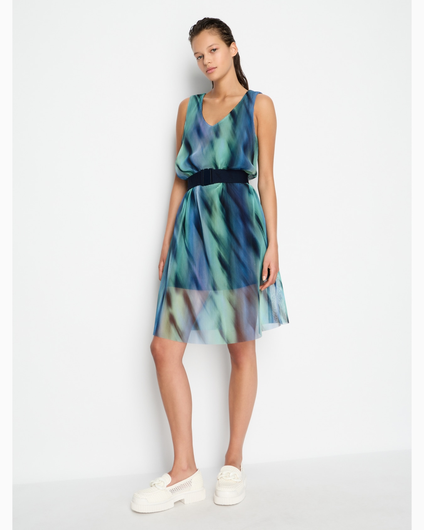 Midi dress in pleated fabric Diapositiva 1