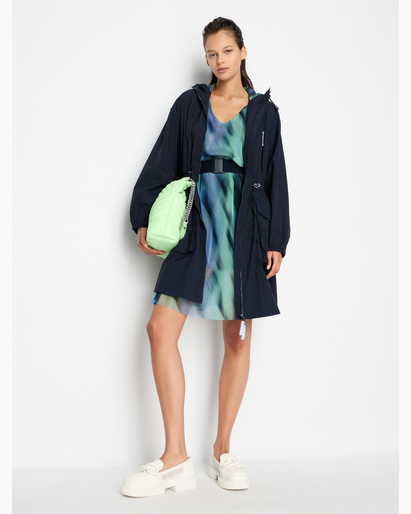 Midi dress in pleated fabric Diapositiva 3