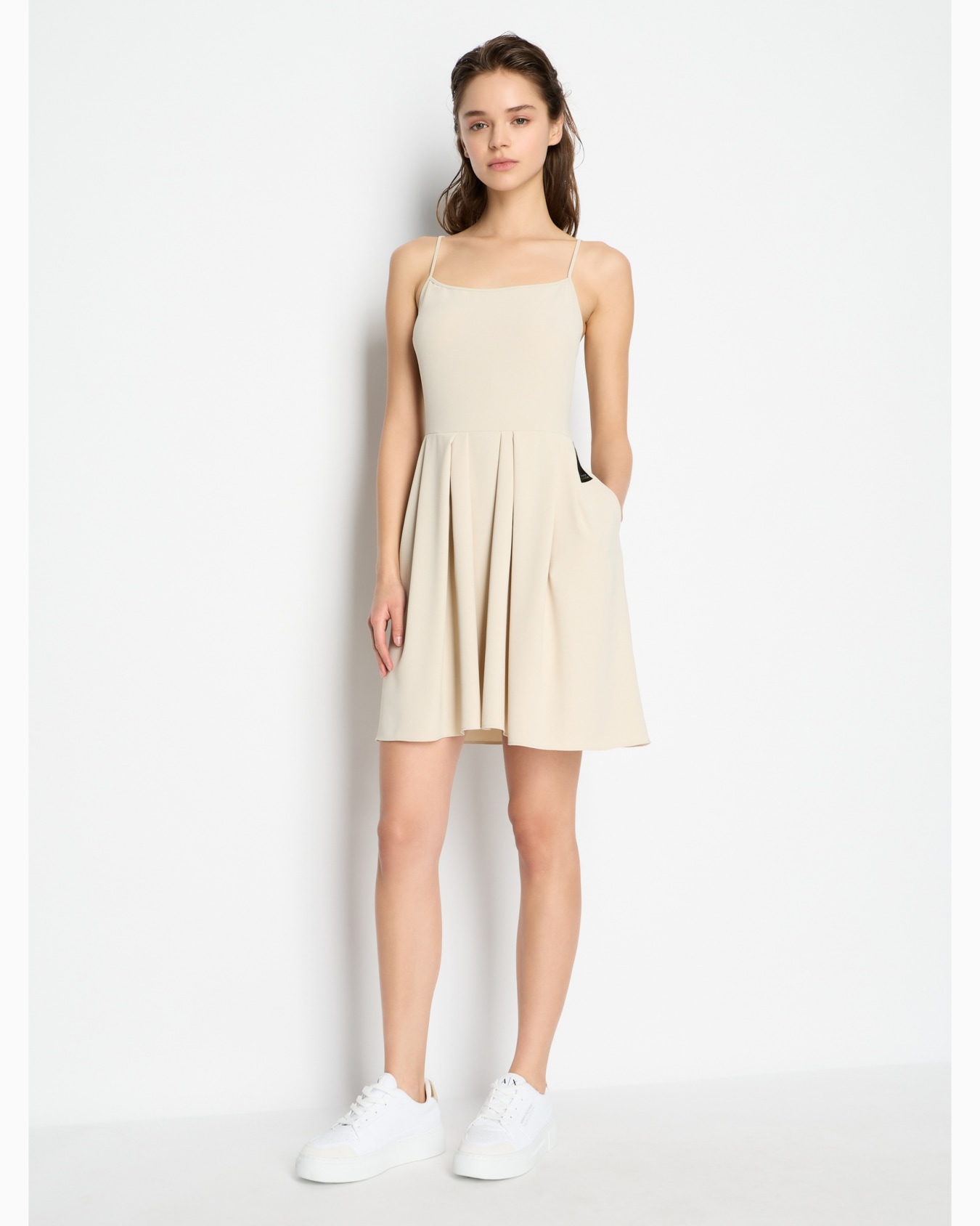 Short dress in ASV recycled fluid fabric Slide 1