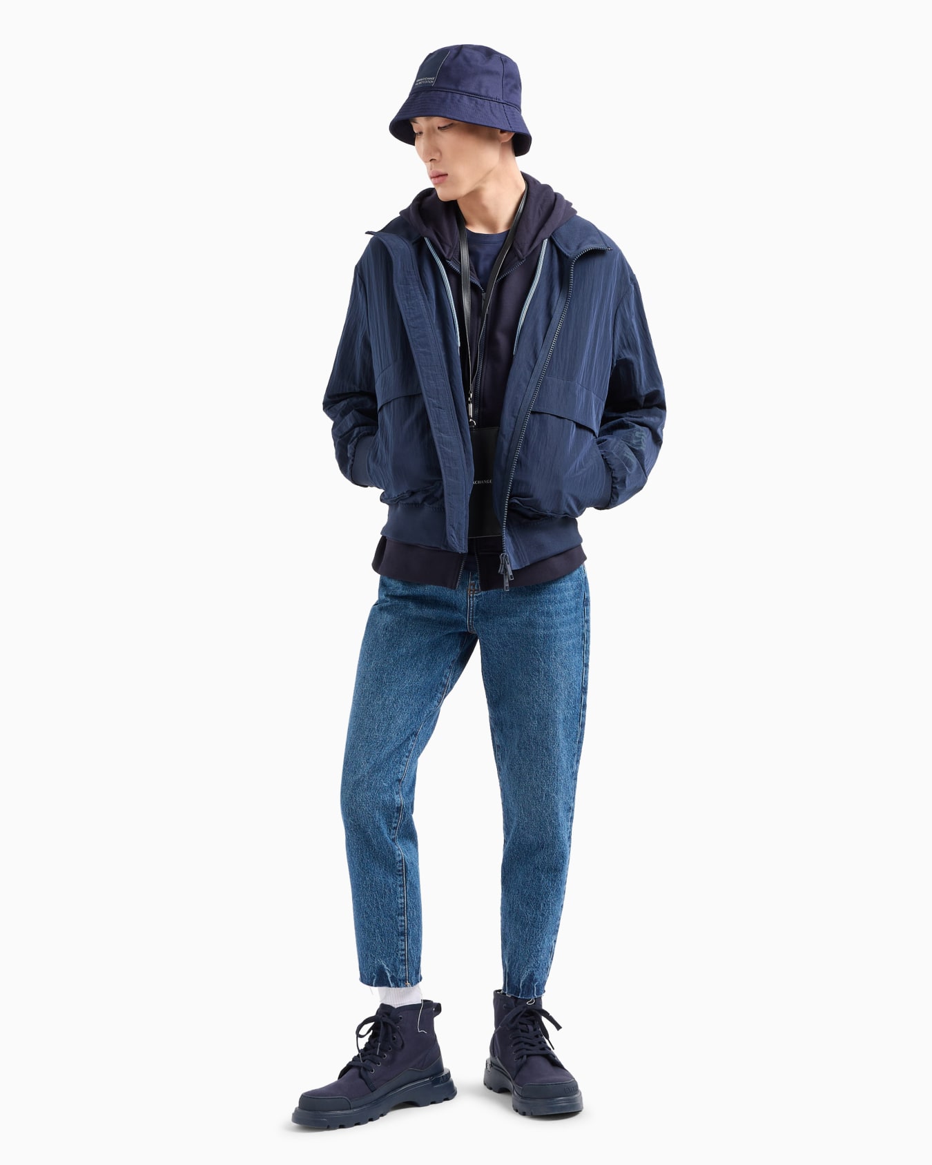  Cropped boyfriend jeans in rigid denim Diapositiva 3