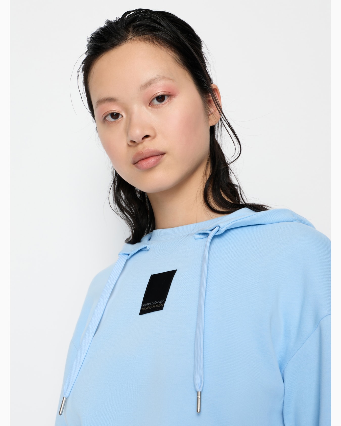 ロゴパッチ付き　フーデッドスウェットパーカー スライドする 4