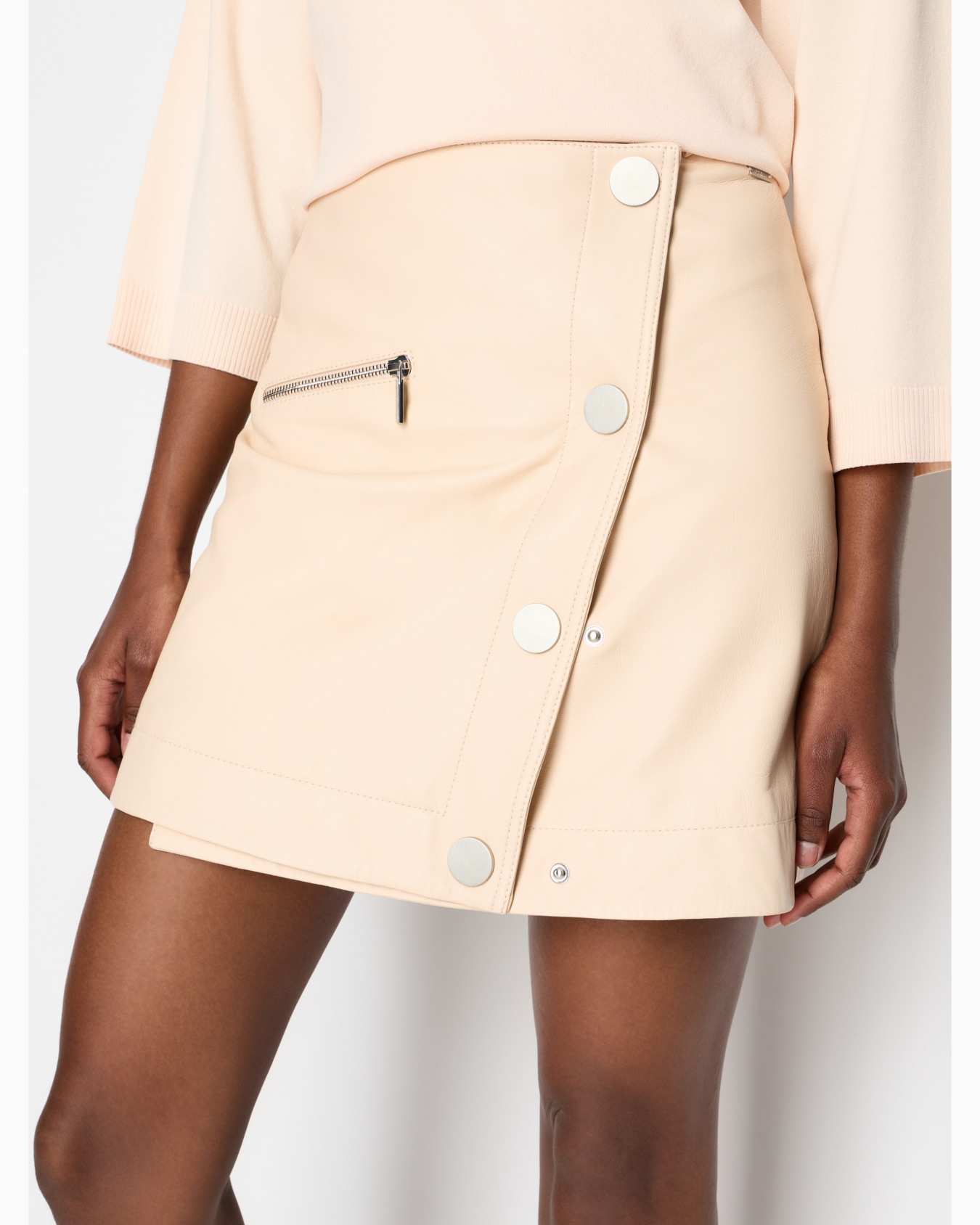 Leather miniskirt with diagonal buttoning Slide 4