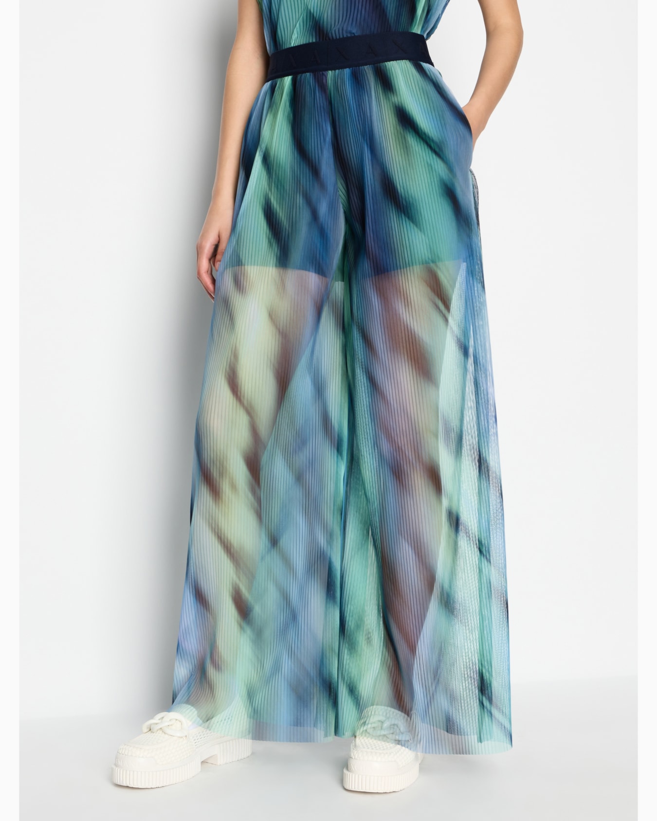 Wide trousers in see-through tulle Diapositiva 1