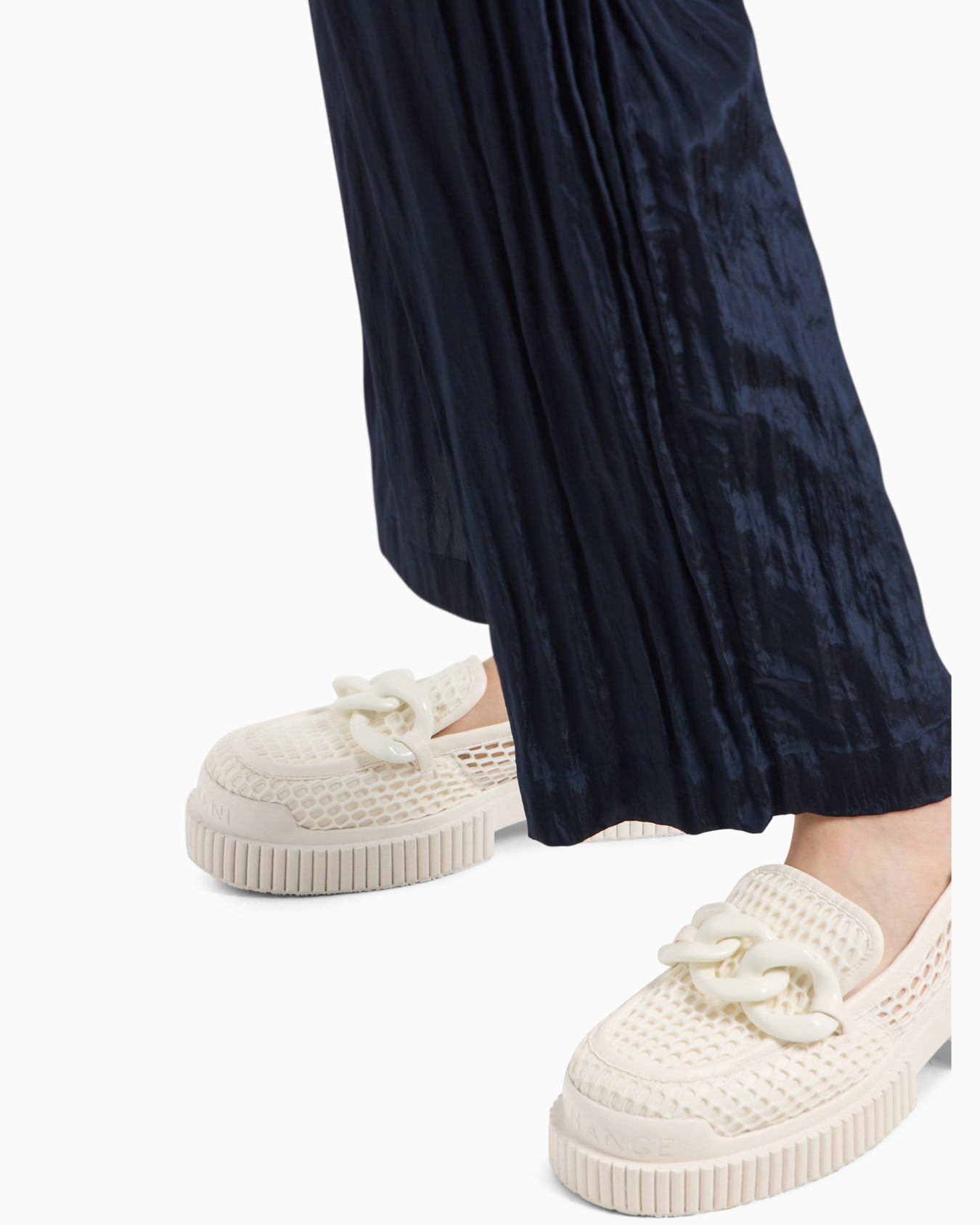 Regular fit gabardine trousers Slide 4