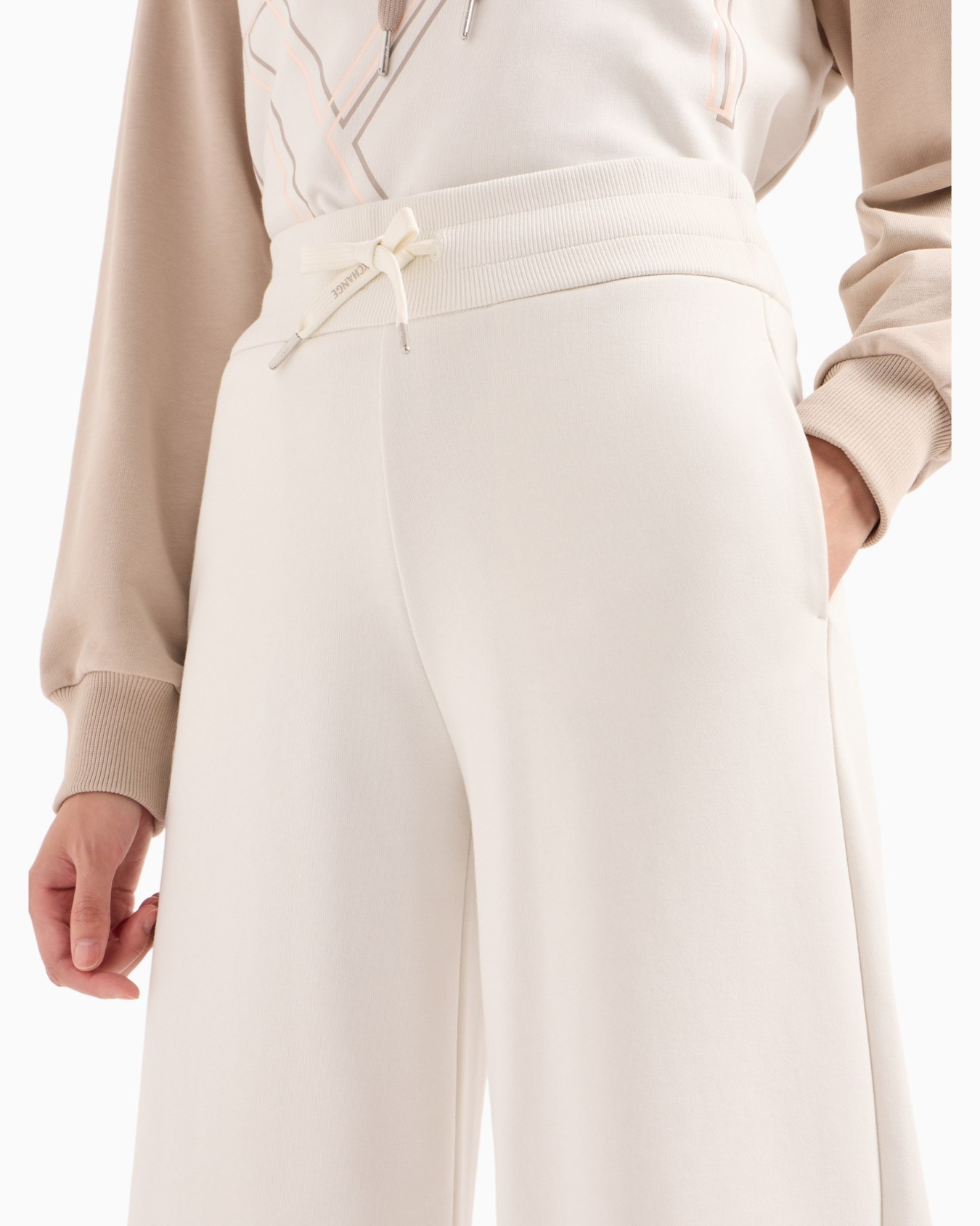 Soft yarn jogger pants with logo Slide 4