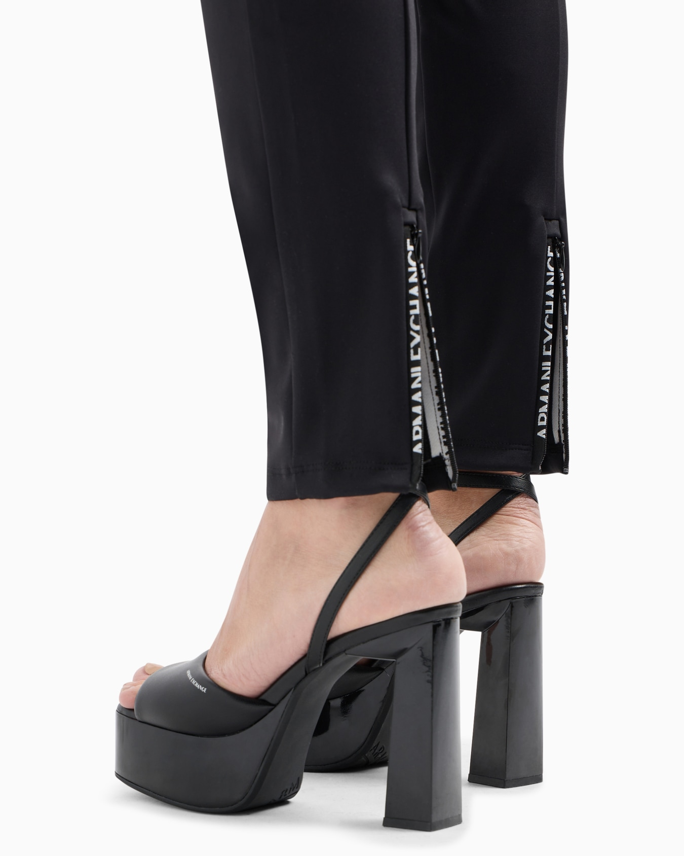 Leggings in stretch fabric with zip Slide 4
