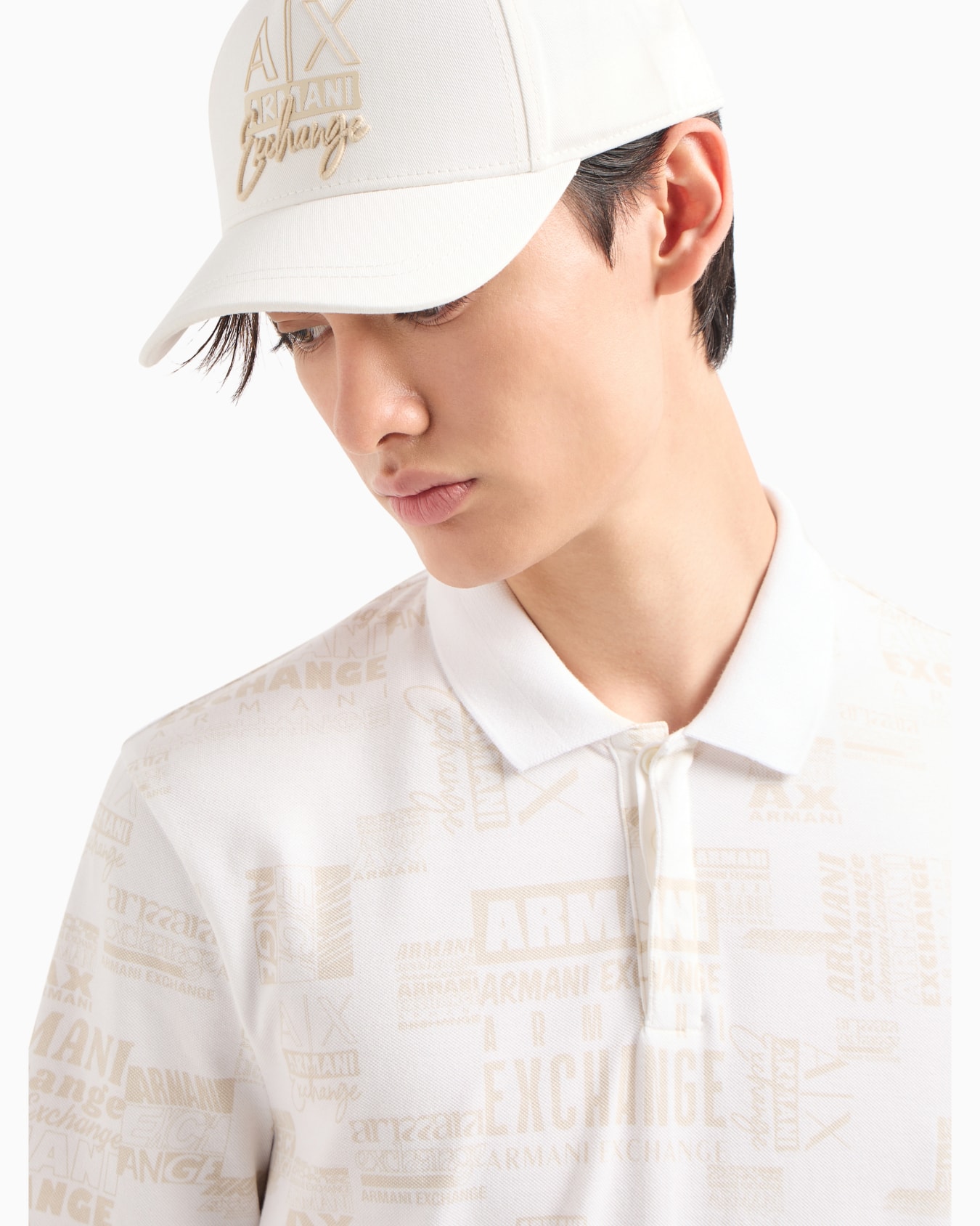 Regular fit short-sleeved polo shirt with contrasting collar Slide 4