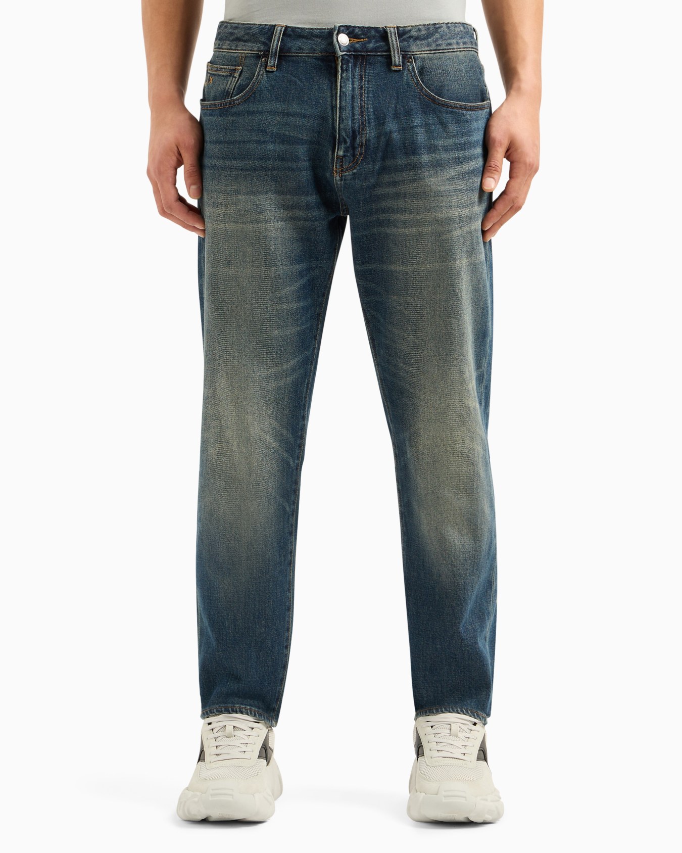 Straight fit jeans in used denim Slide 1