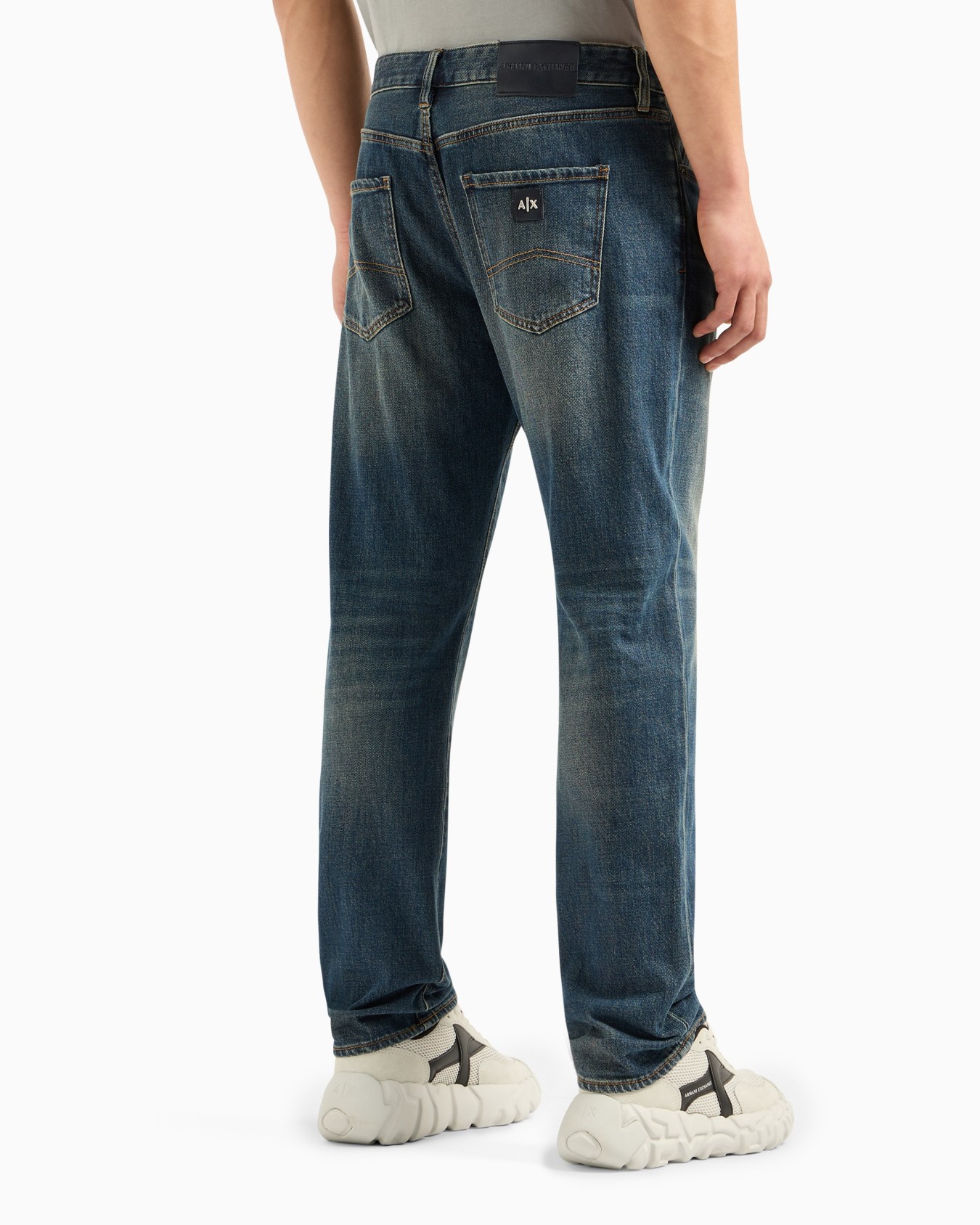 Straight fit jeans in used denim Slide 2
