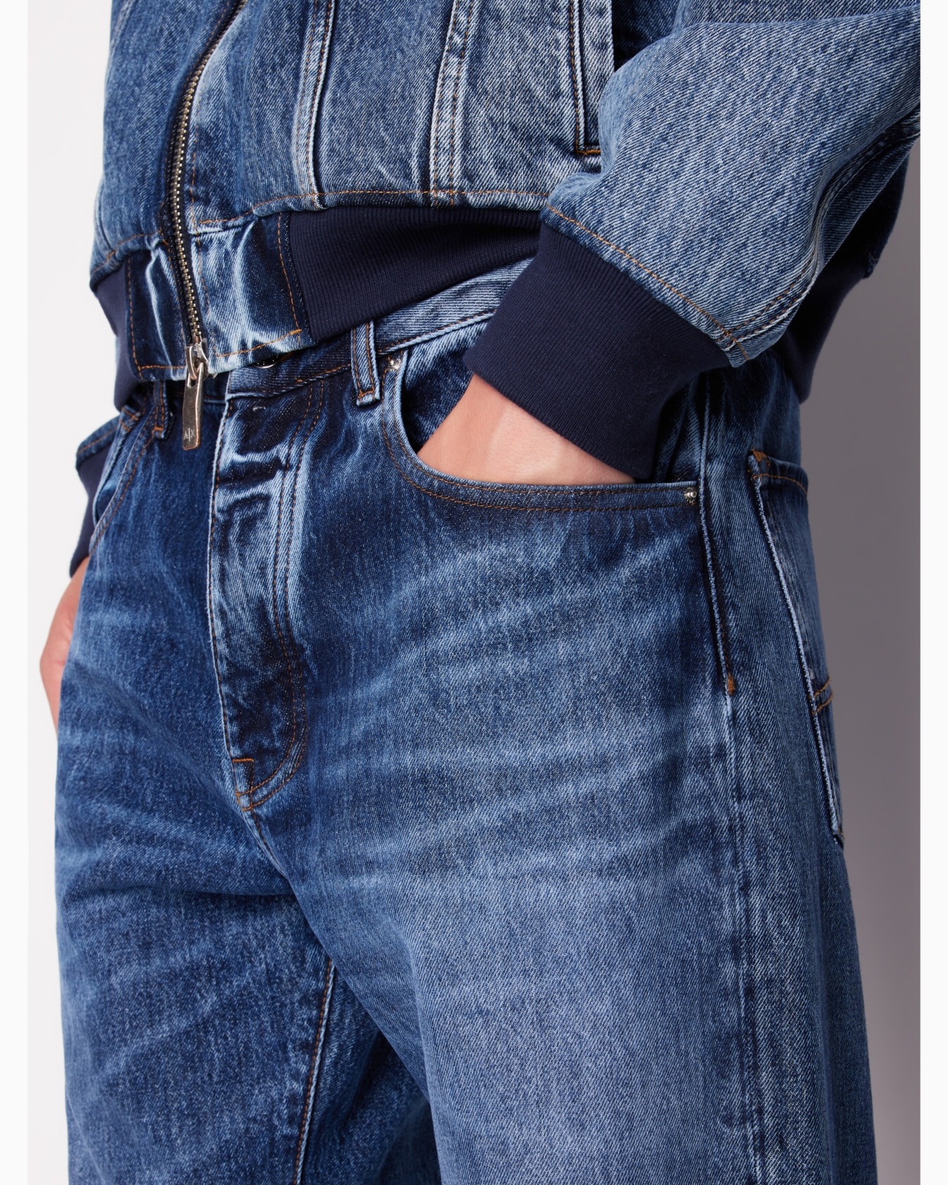 J82 loose tapered fit jeans in non-stretch washed denim Diapositiva 4