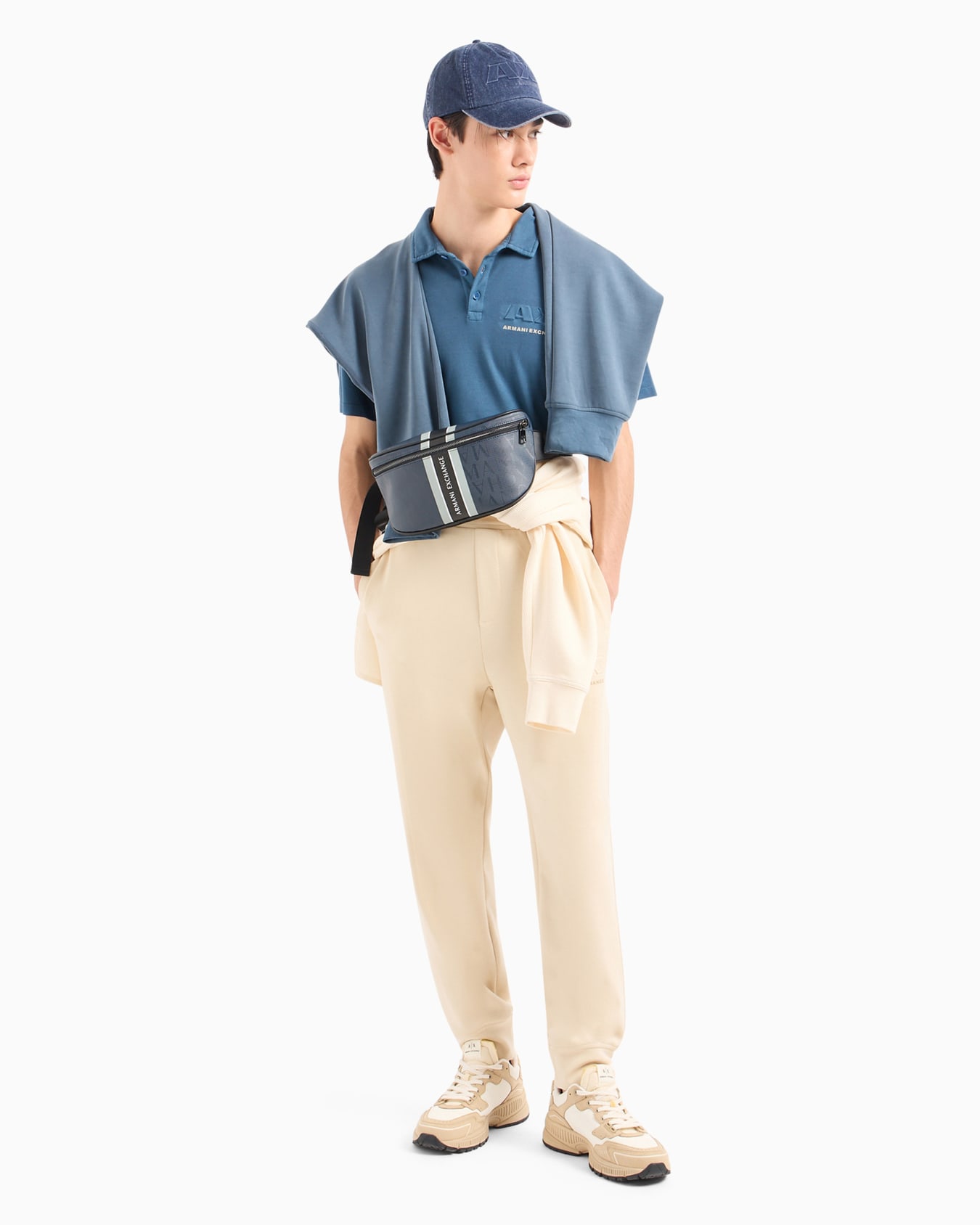 Soft yarn jogger pants with logo Diapositiva 3