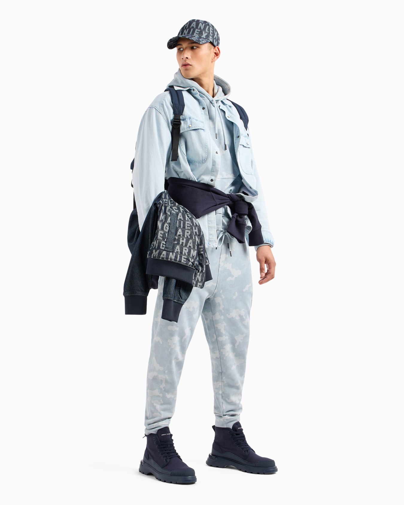 オールオーバーカモプリント スウェットジョガーパンツ スライドする 3