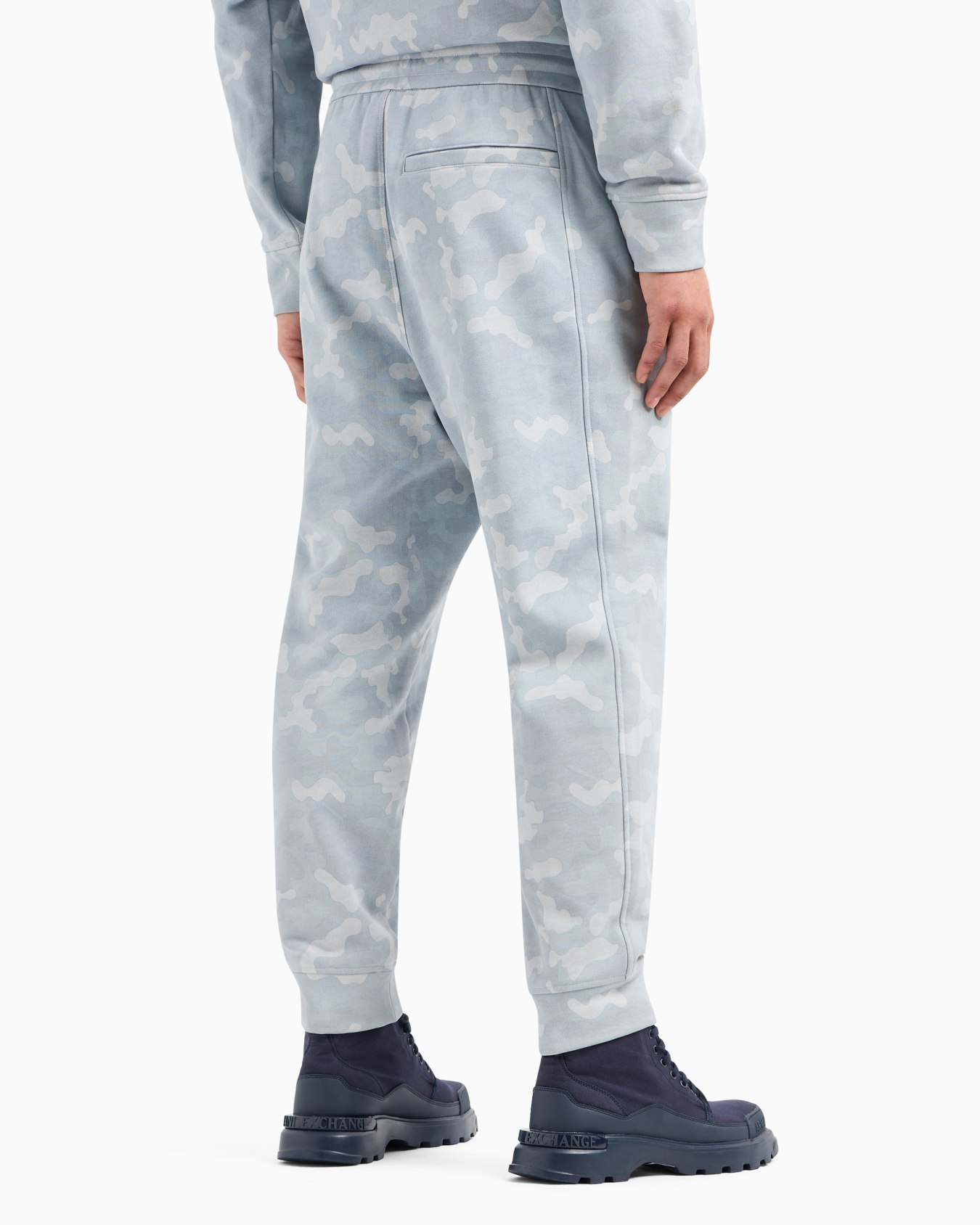 オールオーバーカモプリント スウェットジョガーパンツ スライドする 2