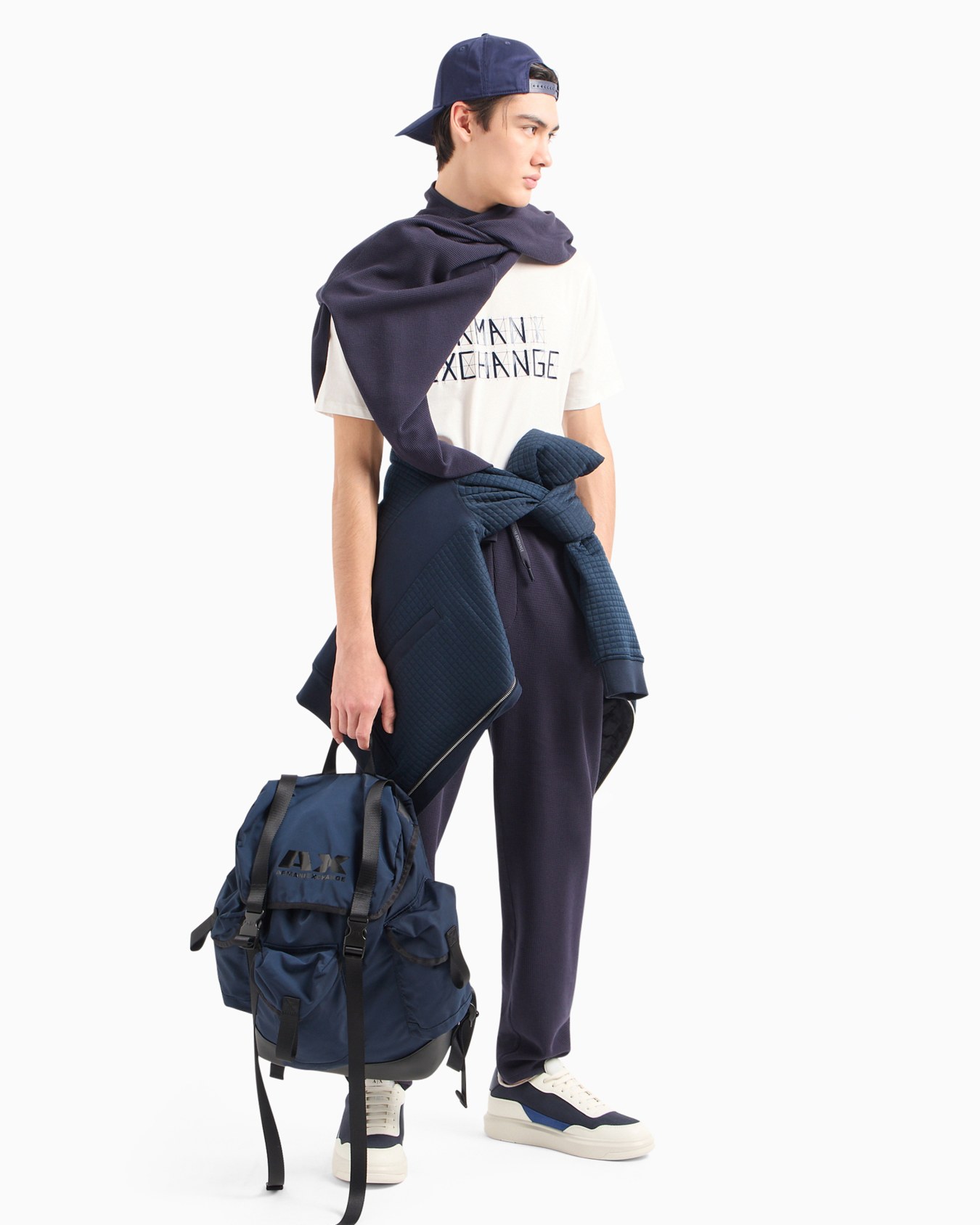 Soft yarn jogger pants with logo Slide 3