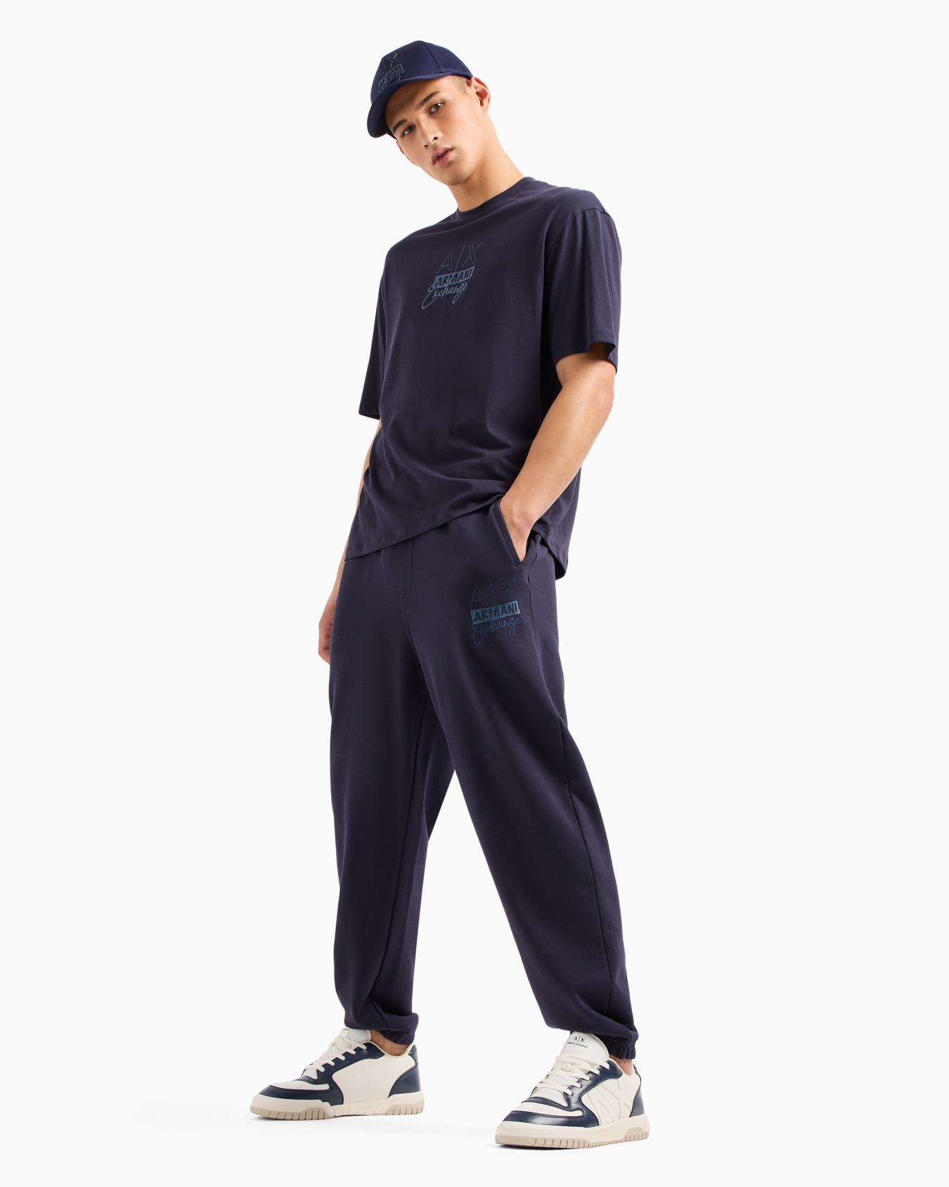 Soft yarn jogger pants with logo Slide 3