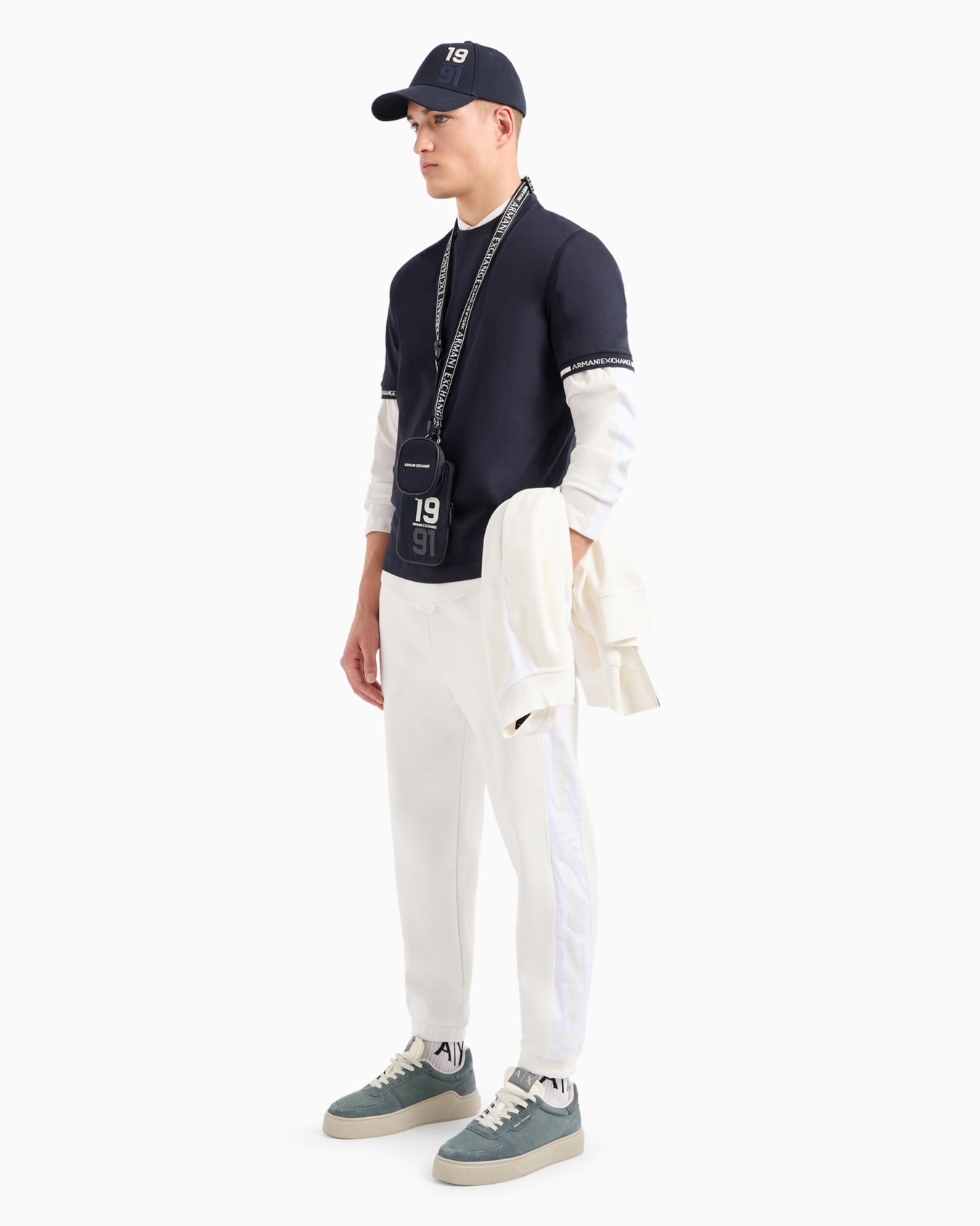 Soft yarn jogger pants with logo Slide 3
