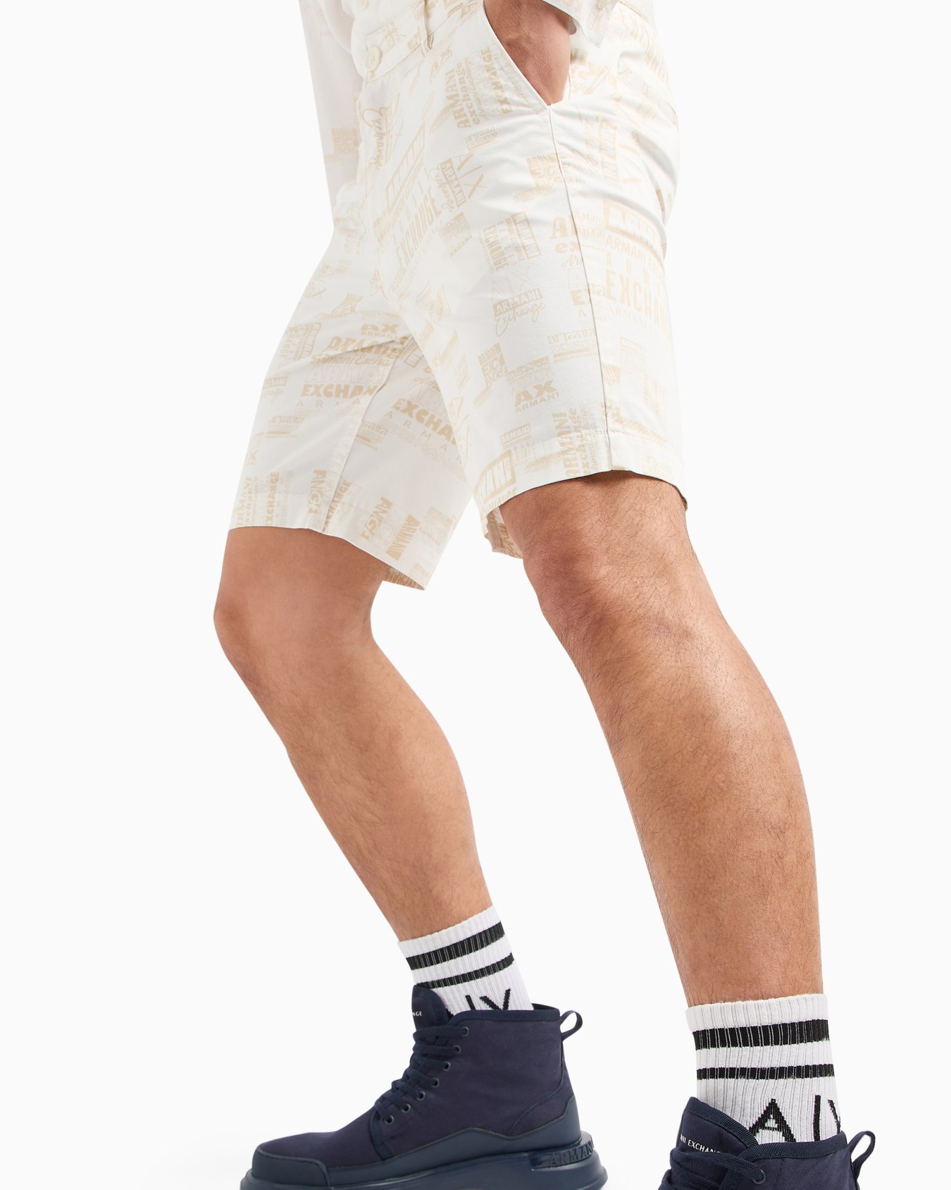 Shorts in camouflage patterned cotton gabardine Slide 4