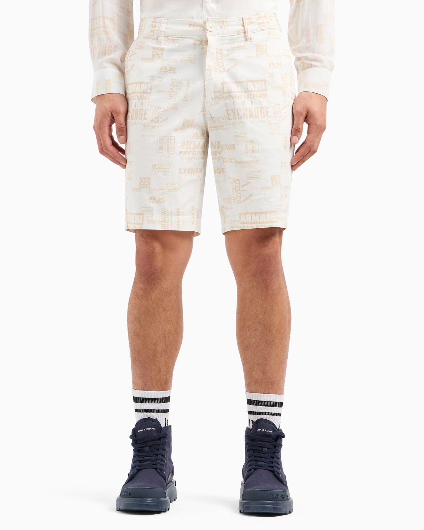 Shorts in camouflage patterned cotton gabardine Slide 1