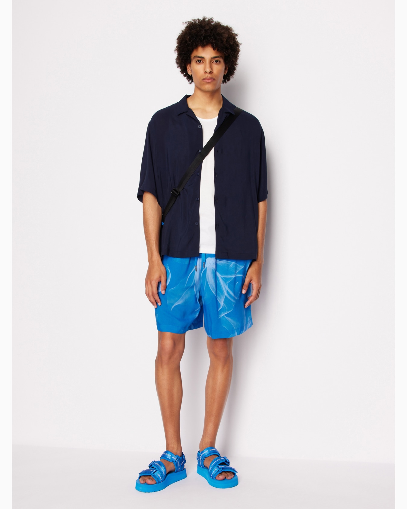 Shorts in patterned fabric Slide 3