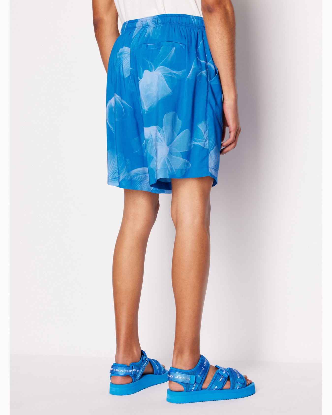 Shorts in patterned fabric Slide 2