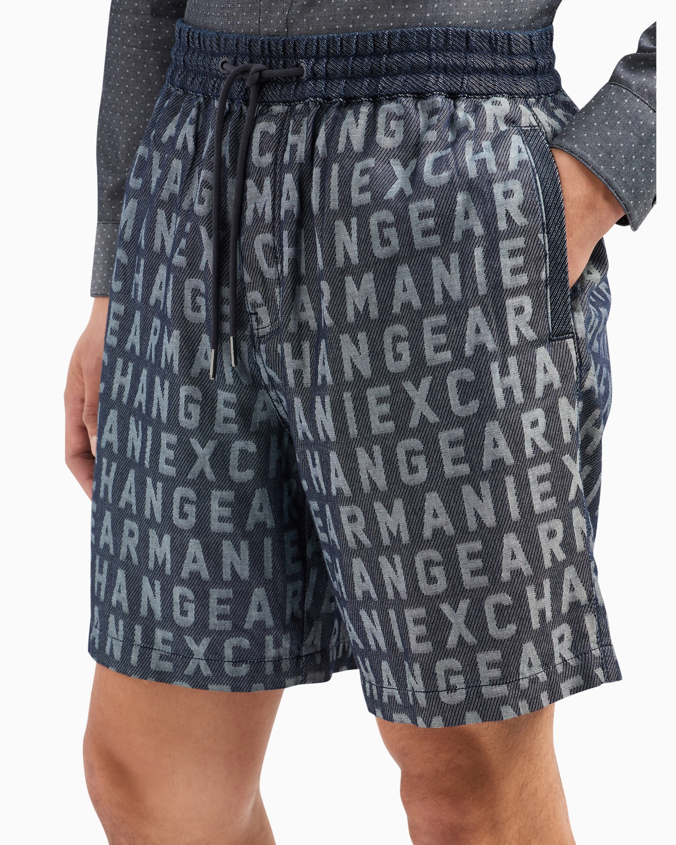 オールオーバーロゴ デニムハーフパンツ スライドする 4