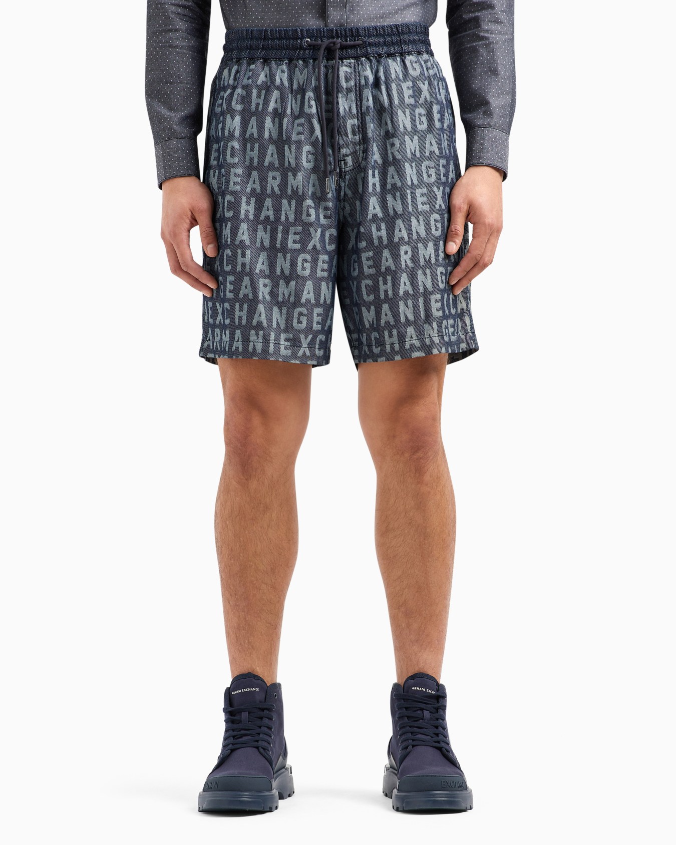 オールオーバーロゴ デニムハーフパンツ スライドする 1