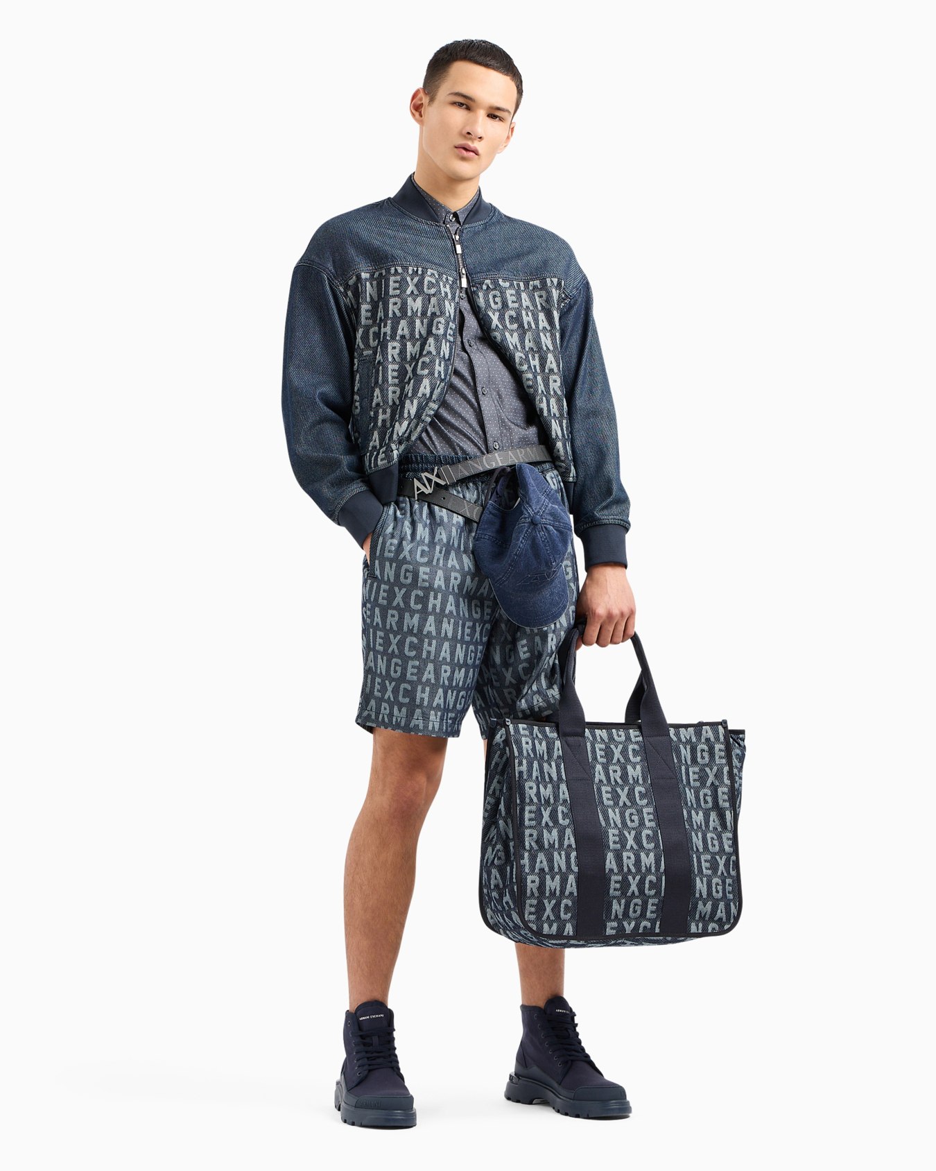 オールオーバーロゴ デニムハーフパンツ スライドする 3