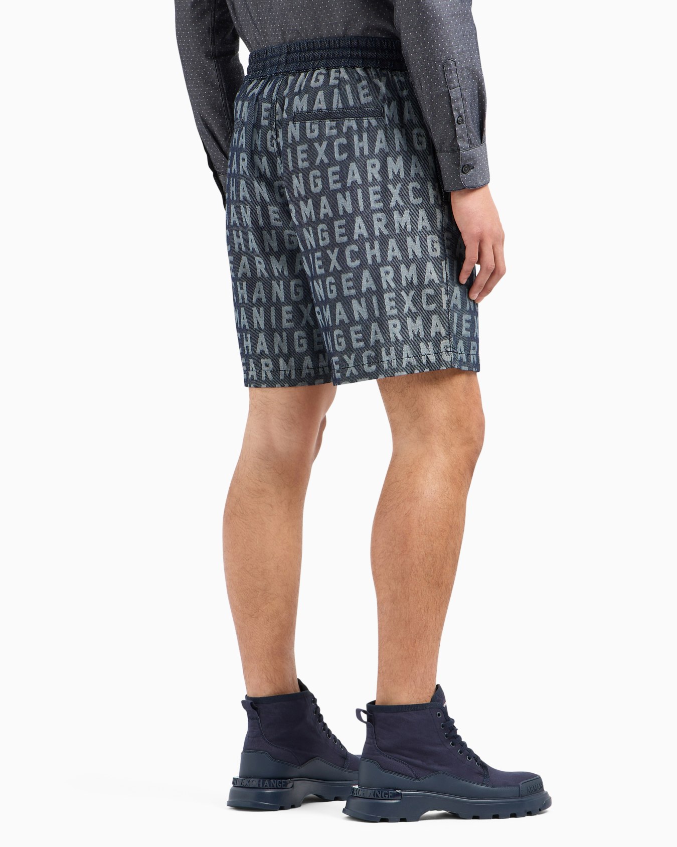 オールオーバーロゴ デニムハーフパンツ スライドする 2