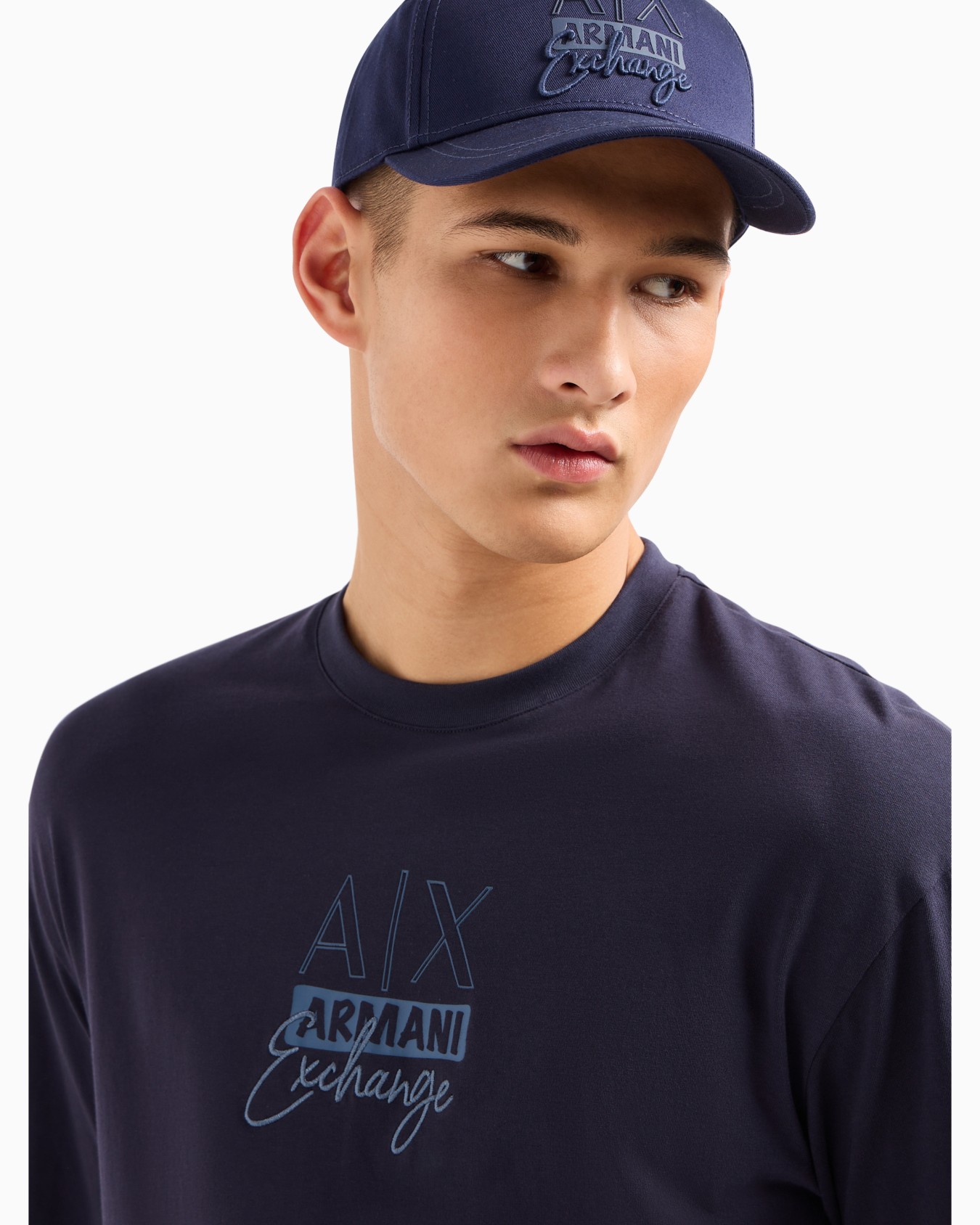 Relaxed fit T-shirt with round neck and logo Diapositiva 4