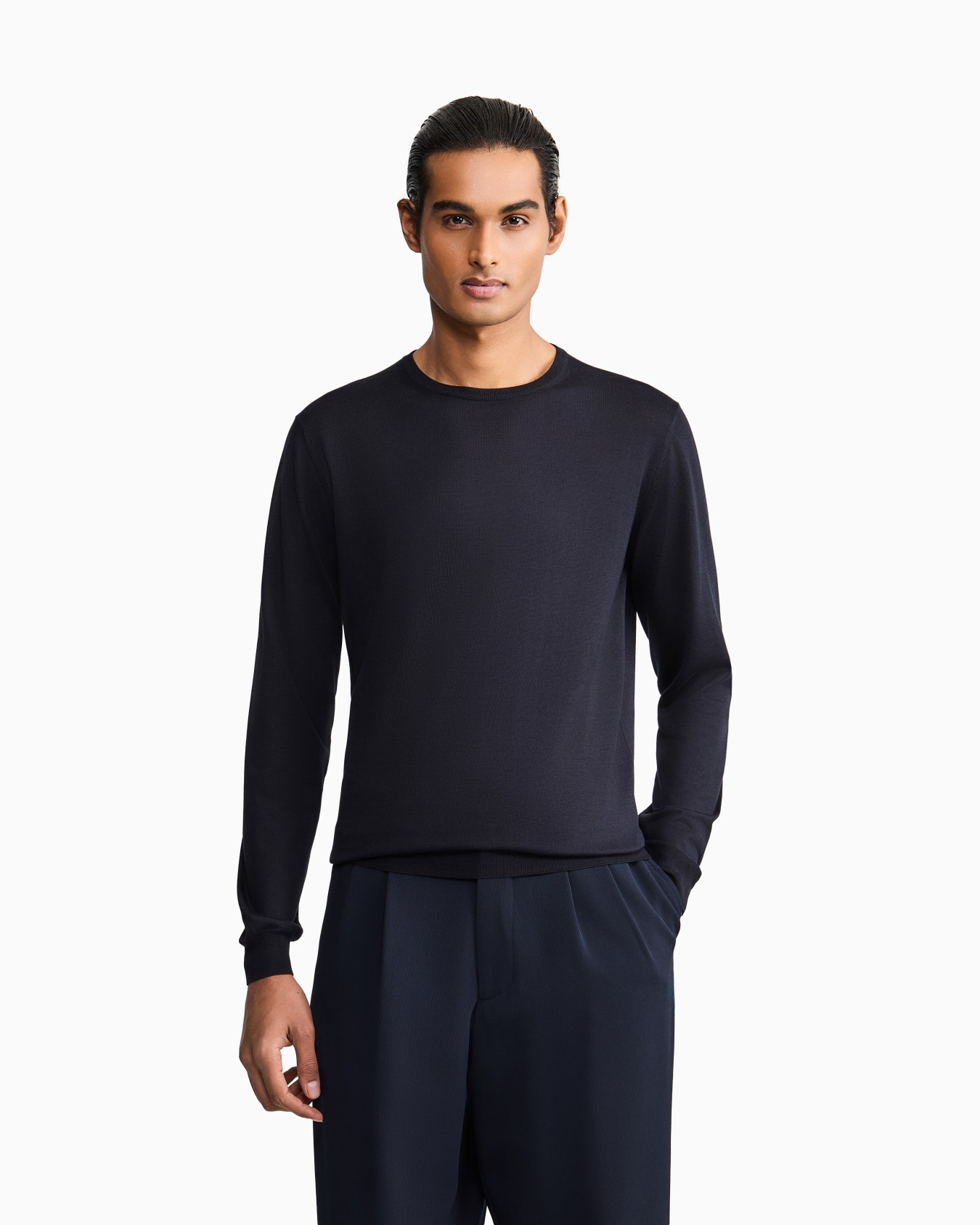 Long-sleeved, crew-neck jumper in silk and cotton Slide 3