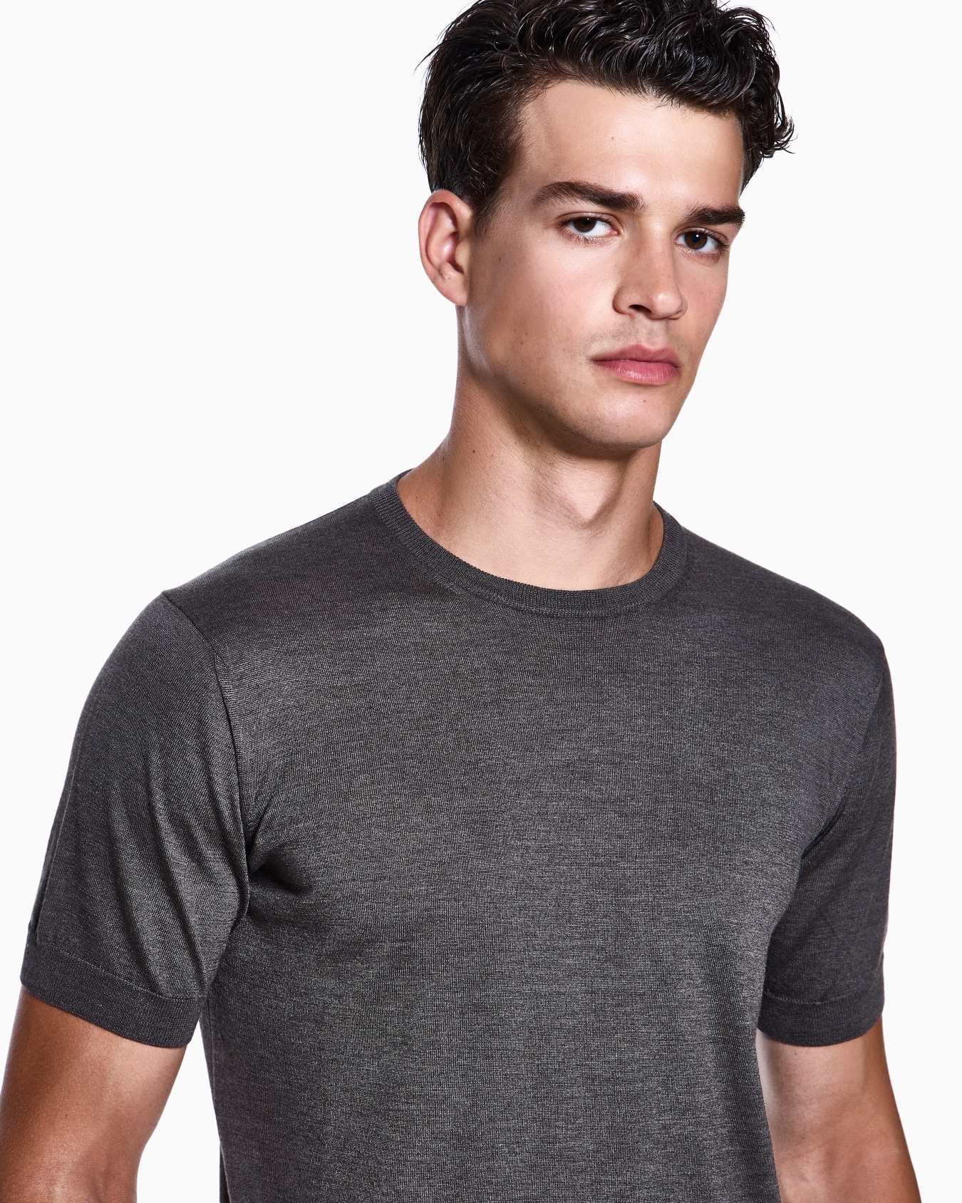 Short-sleeved, crew-neck jumper in silk and cotton Slide 4