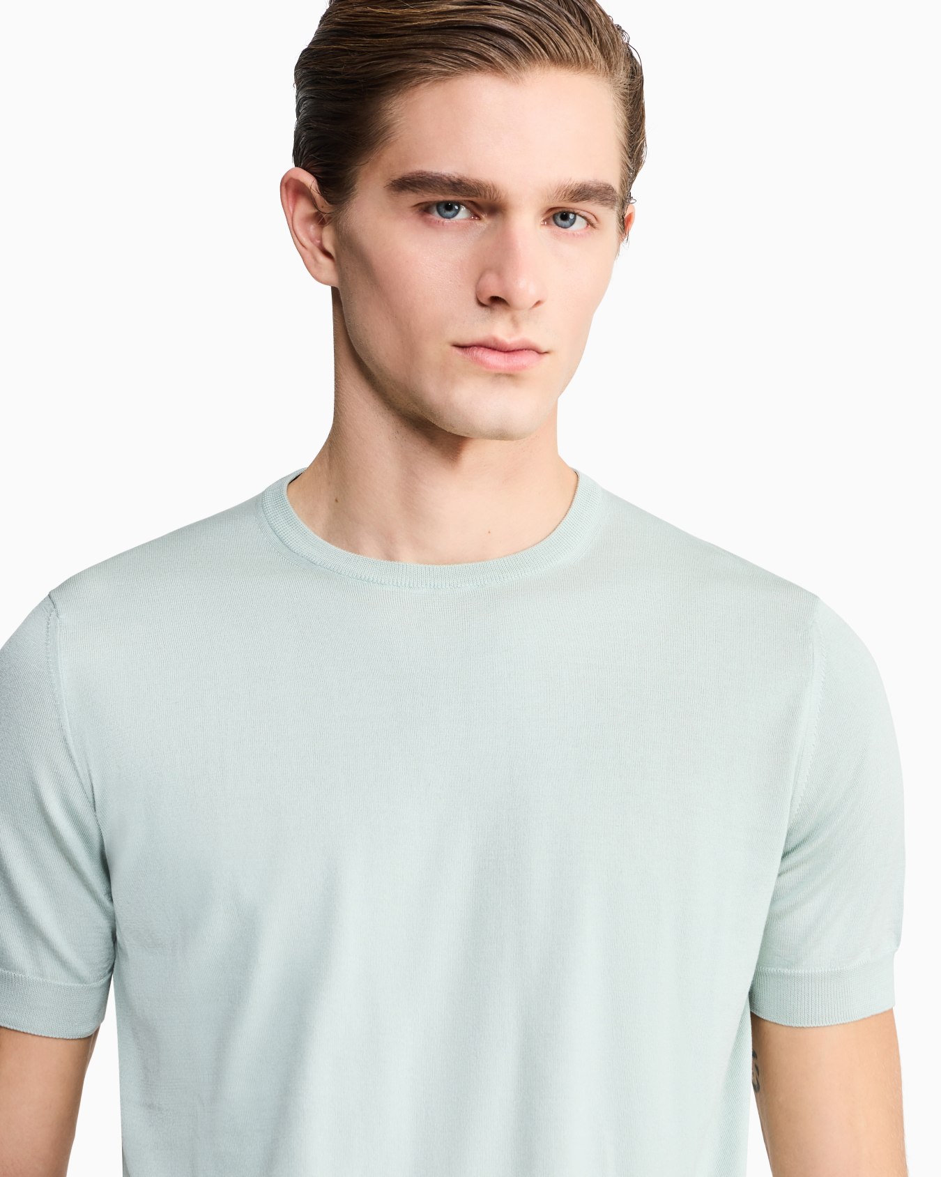 Short-sleeved, crew-neck jumper in silk and cotton Slide 4