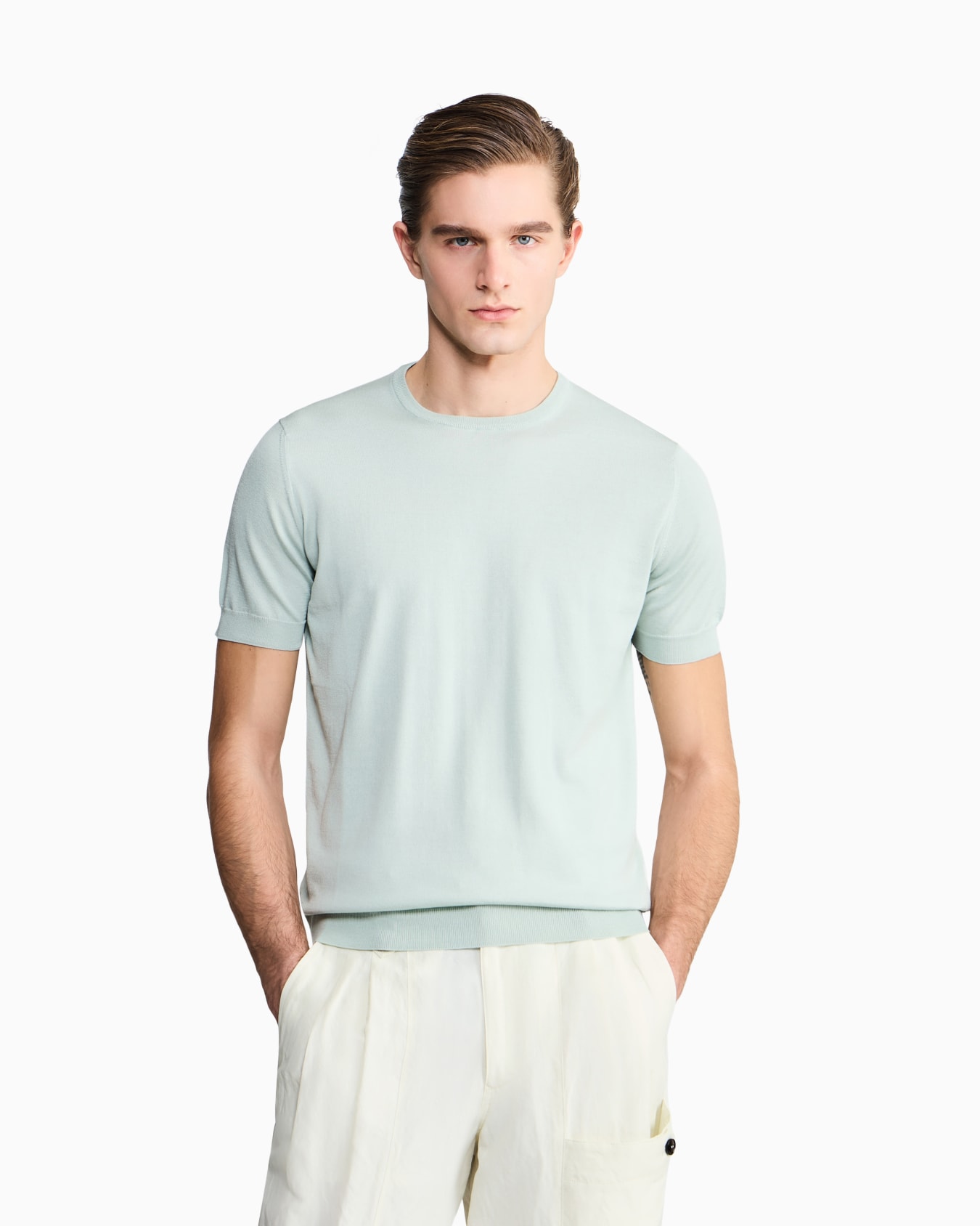 Short-sleeved, crew-neck jumper in silk and cotton Slide 3