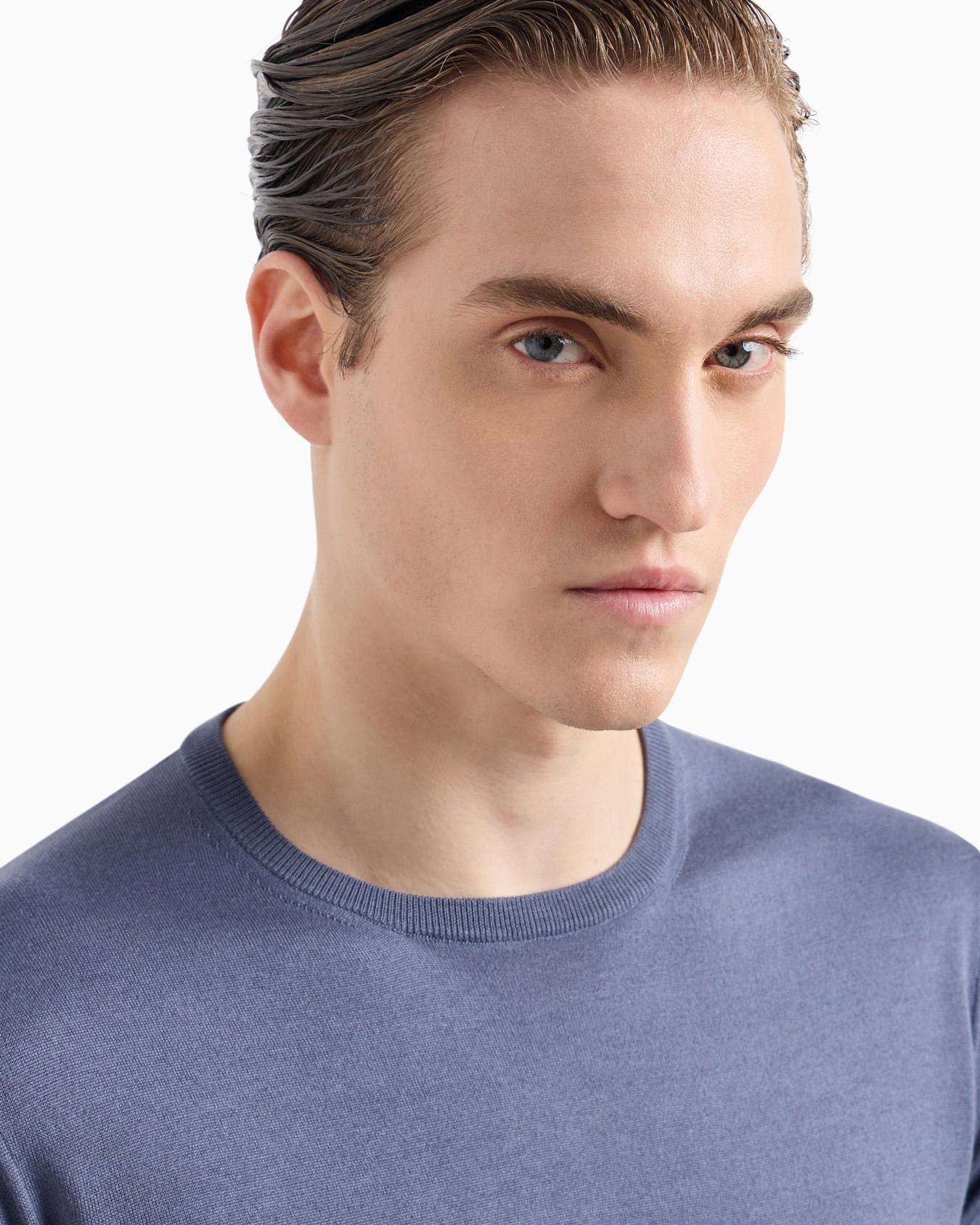 Short-sleeved, crew-neck jumper in silk and cotton Slide 4