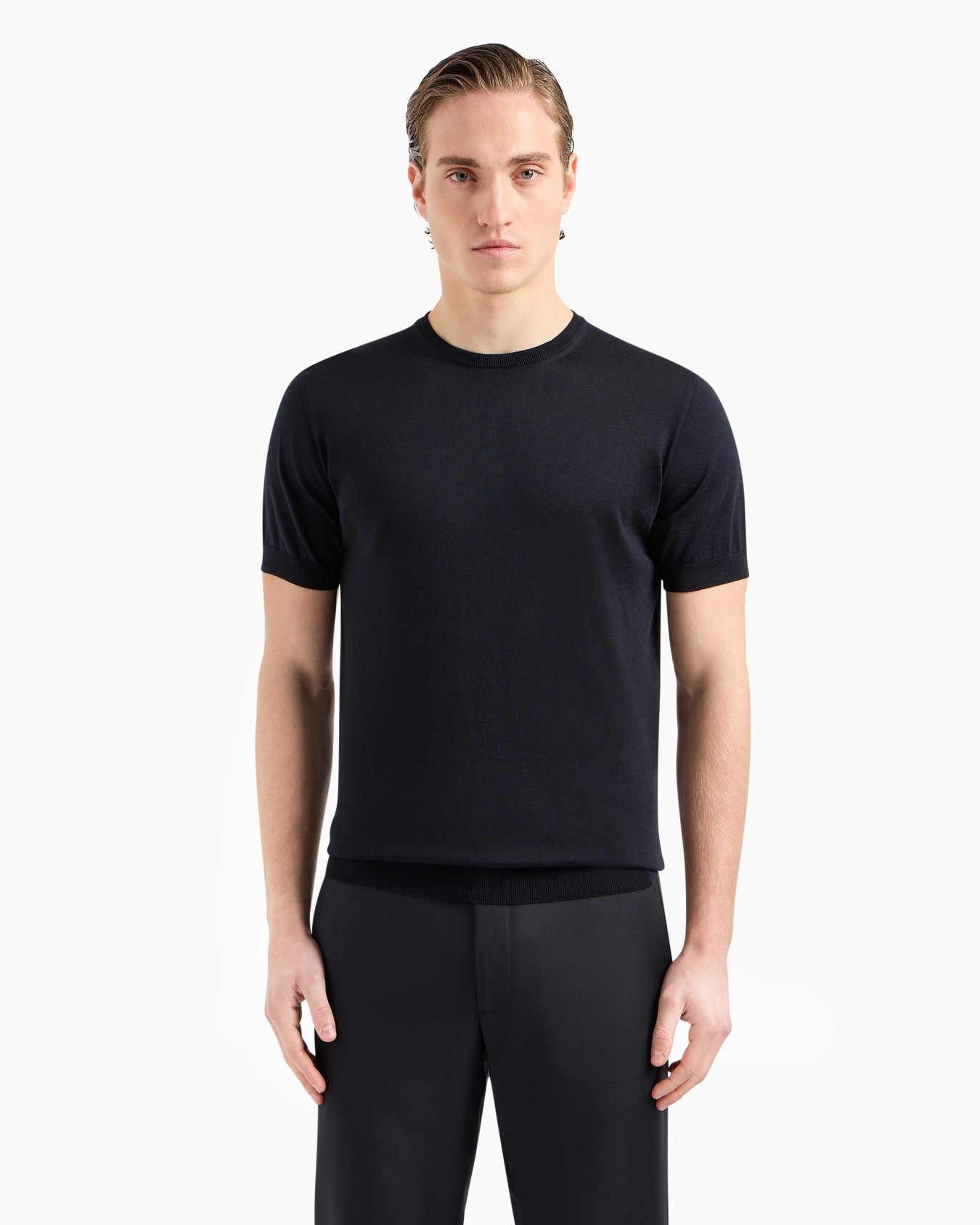 Short-sleeved, crew-neck jumper in silk and cotton Slide 3
