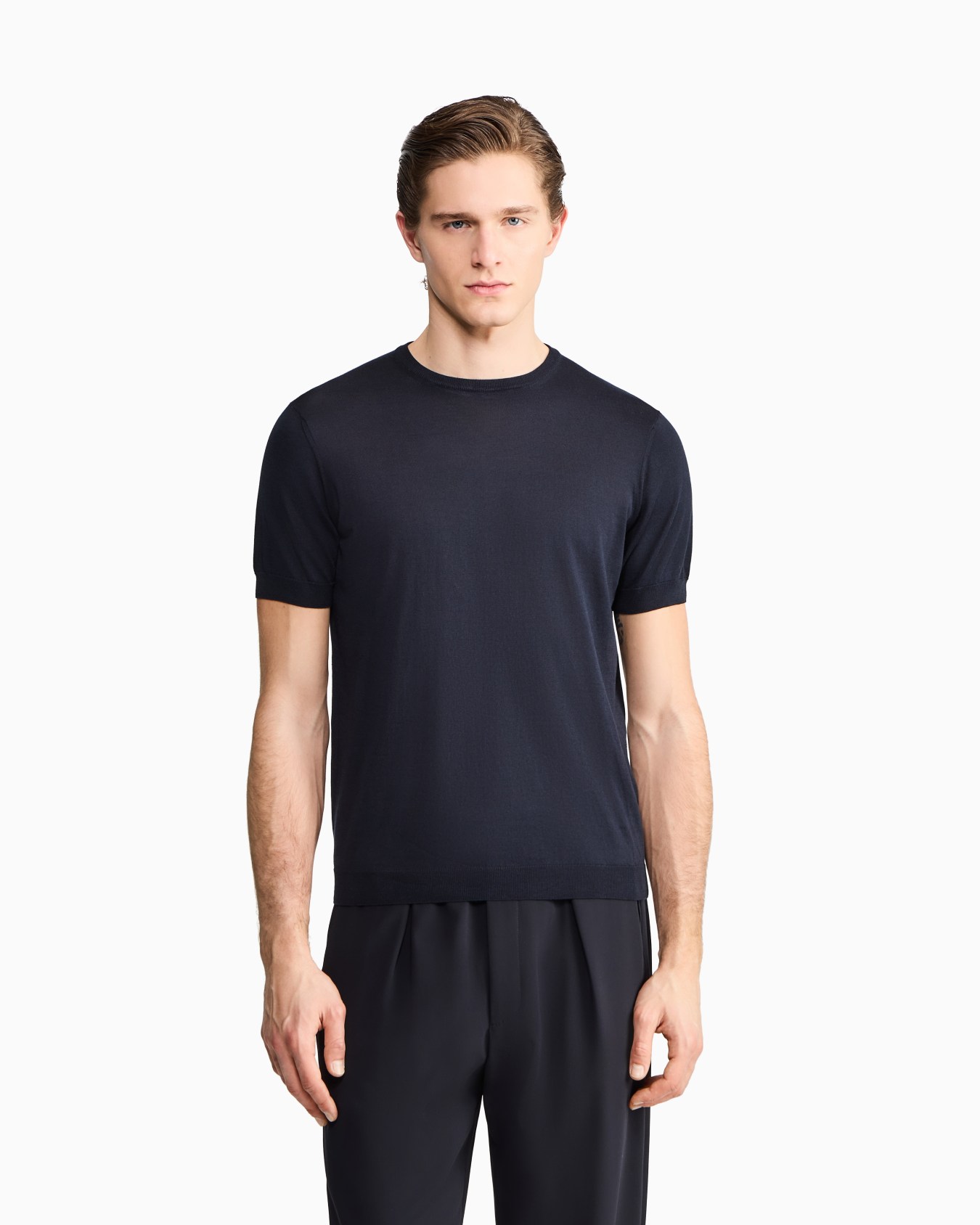 Short-sleeved, crew-neck jumper in silk and cotton Slide 3