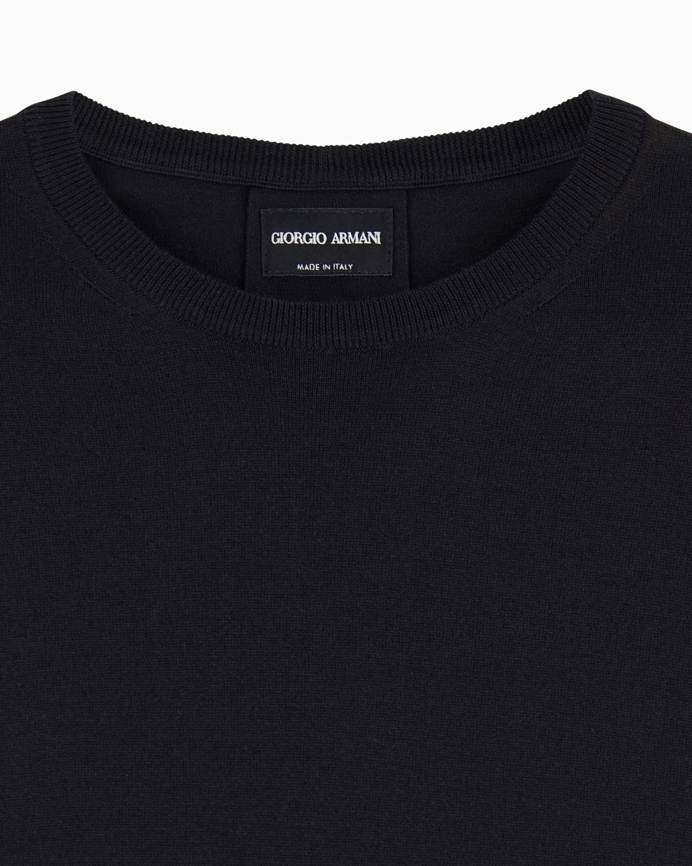 Short-sleeved, crew-neck jumper in silk and cotton Slide 4