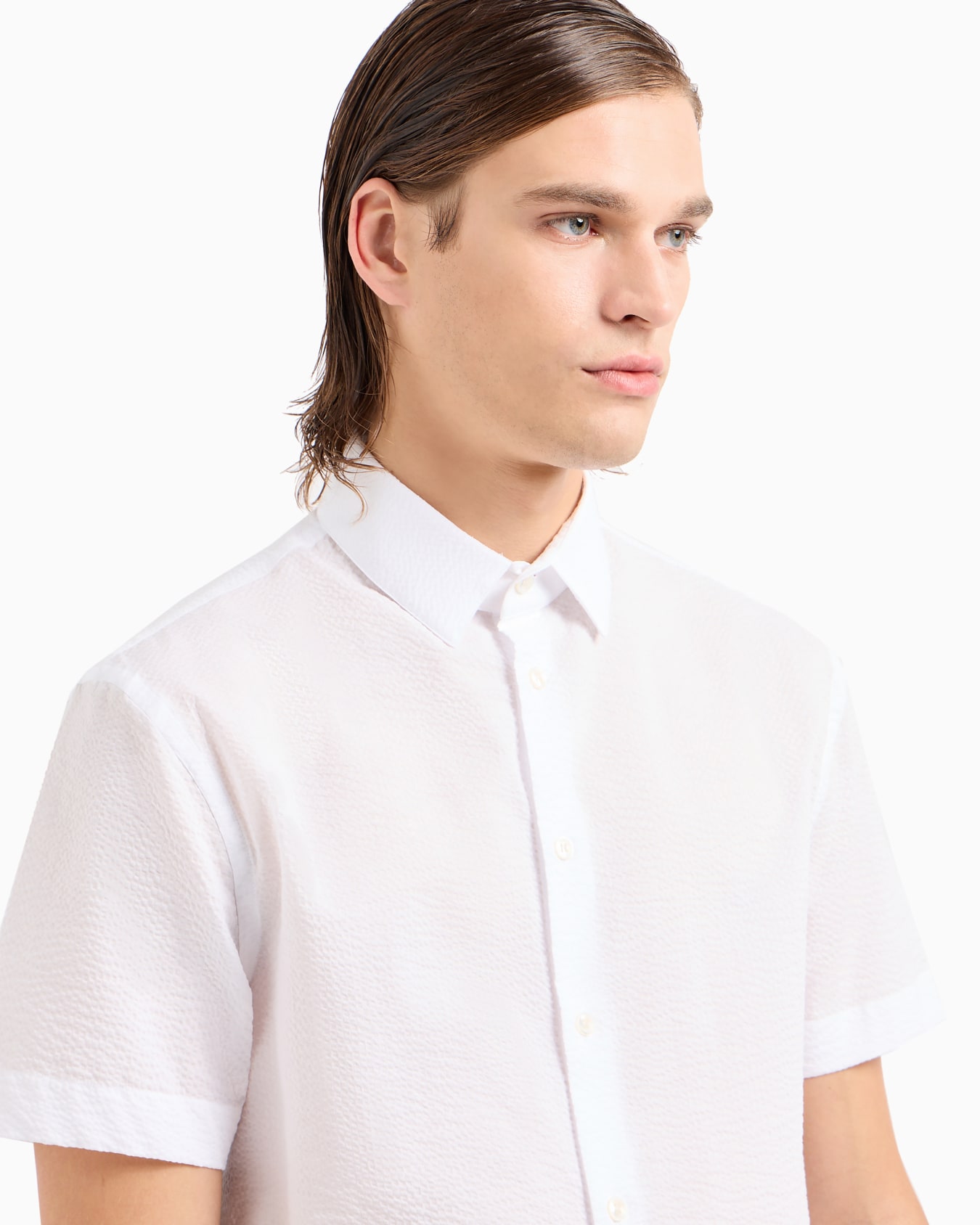 Cotton seersucker shirt in a regular fit with short sleeves Slide 4