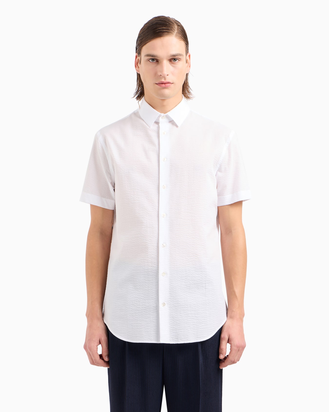 Cotton seersucker shirt in a regular fit with short sleeves Slide 3