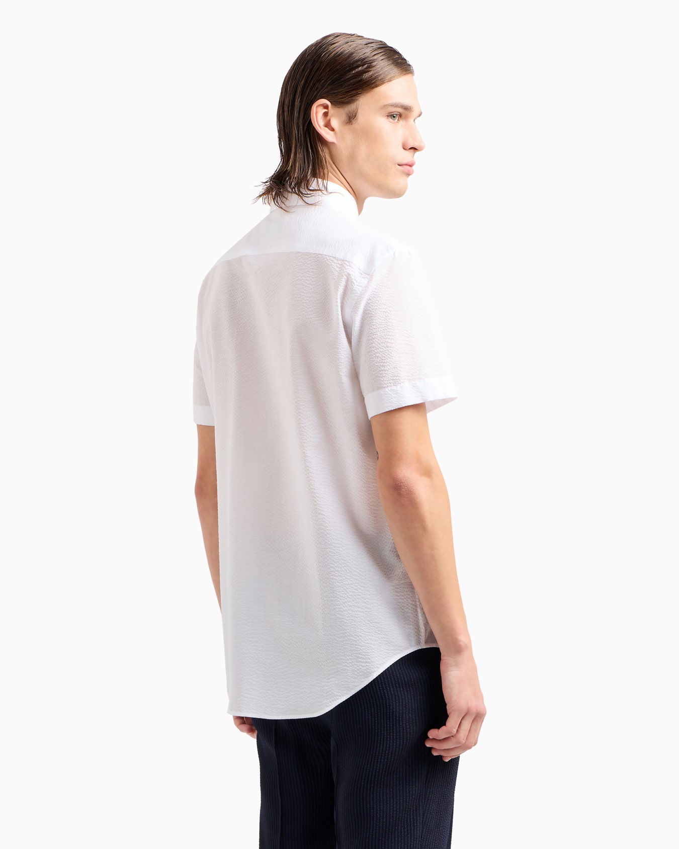 Cotton seersucker shirt in a regular fit with short sleeves Slide 2