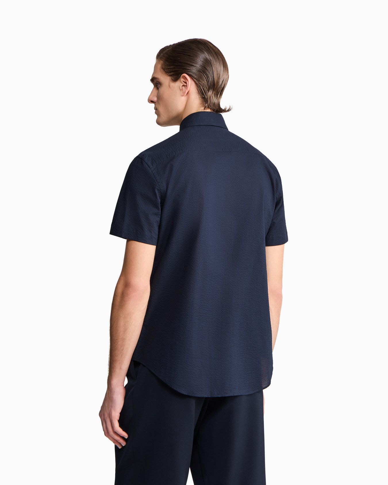 Cotton seersucker shirt in a regular fit with short sleeves Slide 5