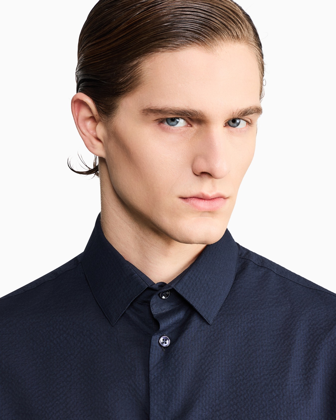 Cotton seersucker shirt in a regular fit with short sleeves Slide 6