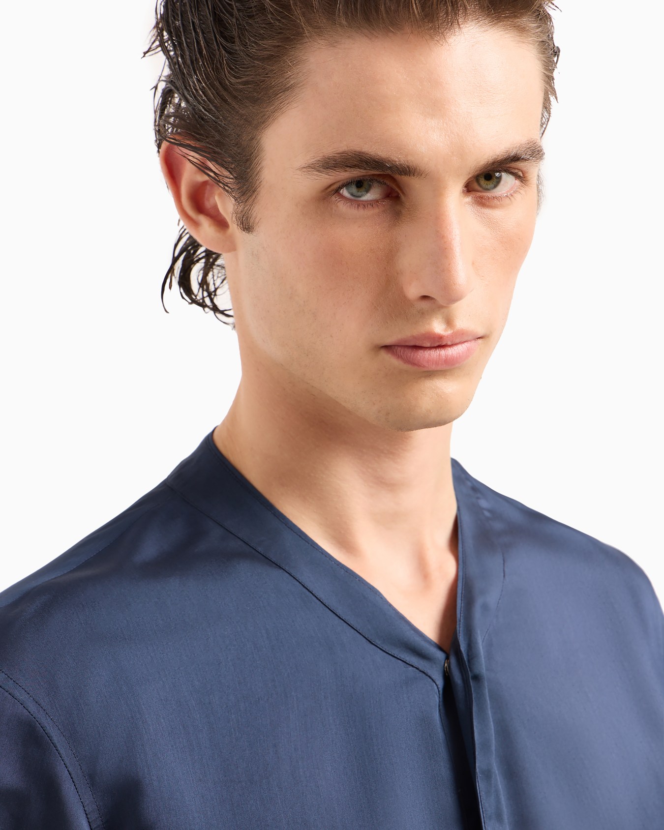 Viscose-silk blend dress shirt Slide 4
