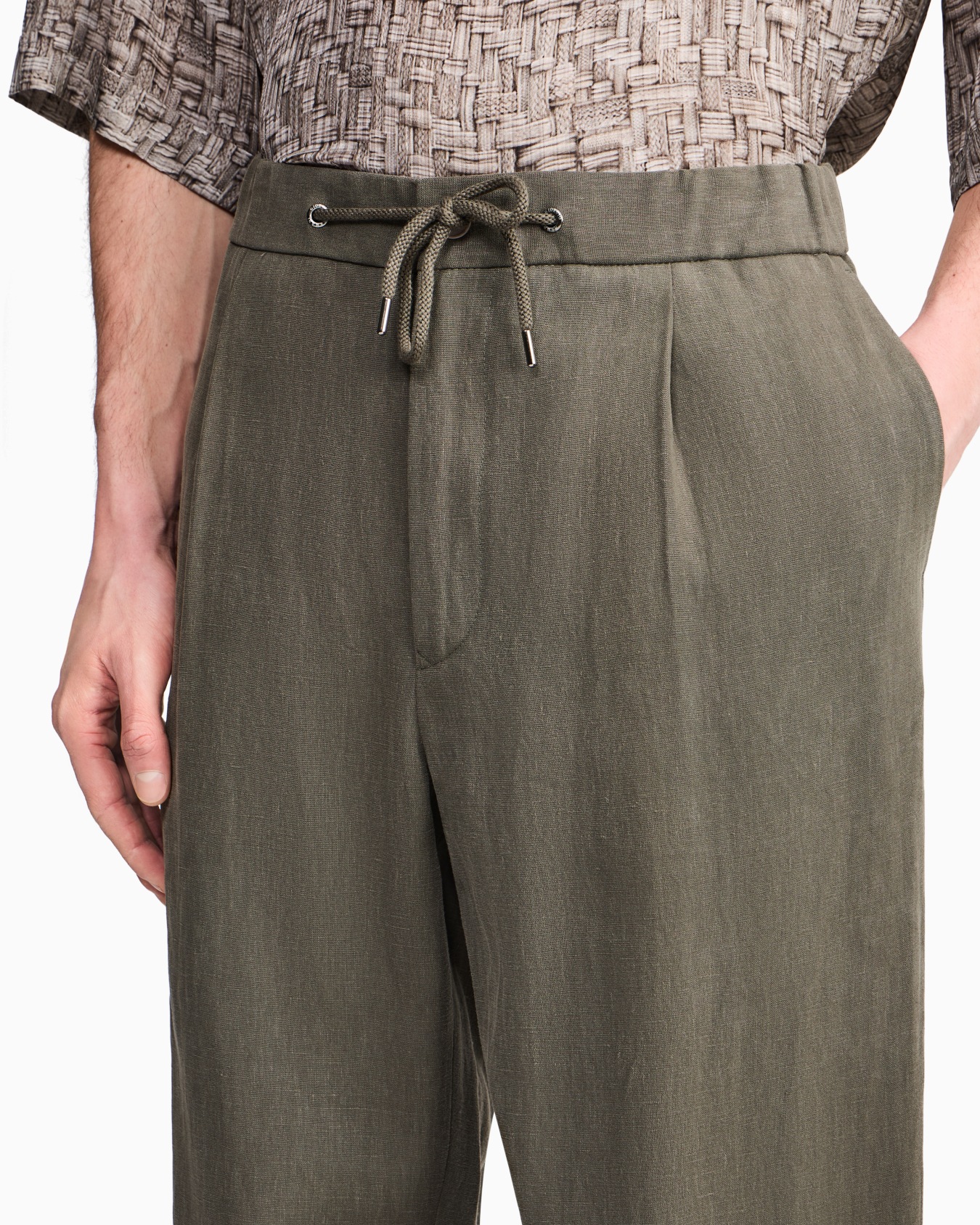 Single-dart, pure linen canvas trousers Slide 6